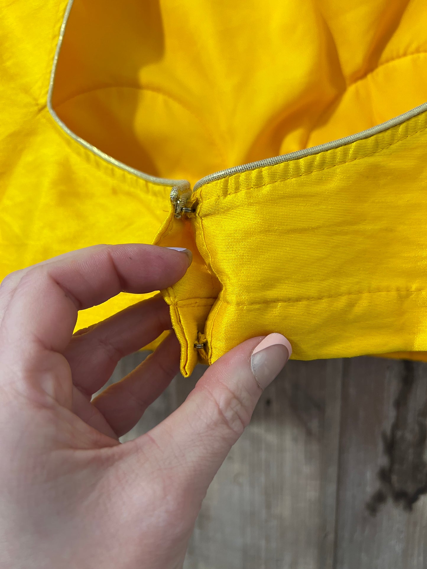 VTG 70’s-80’s Yellow & Gold Backless Cropped Top