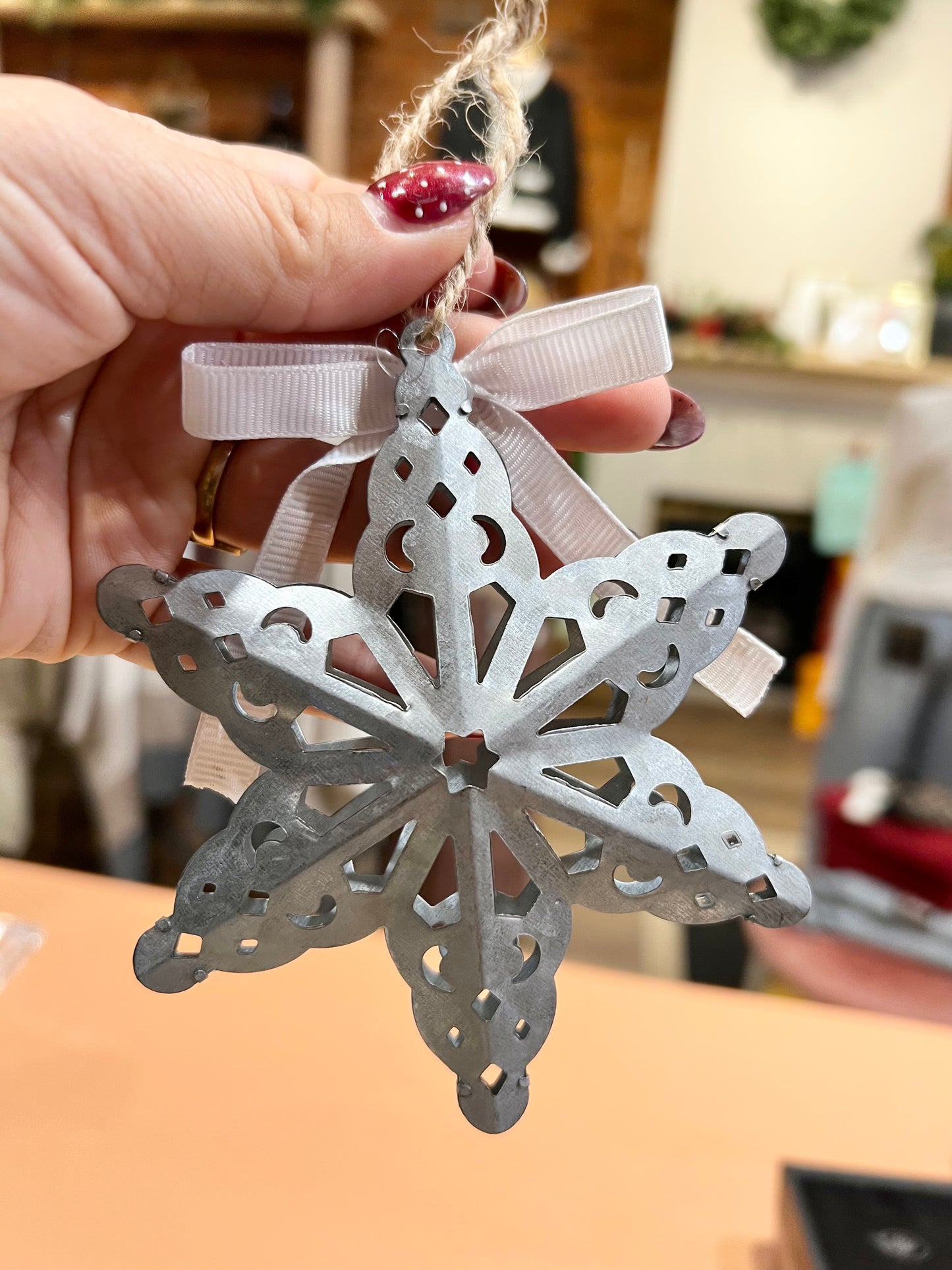 Metal snowflake orn