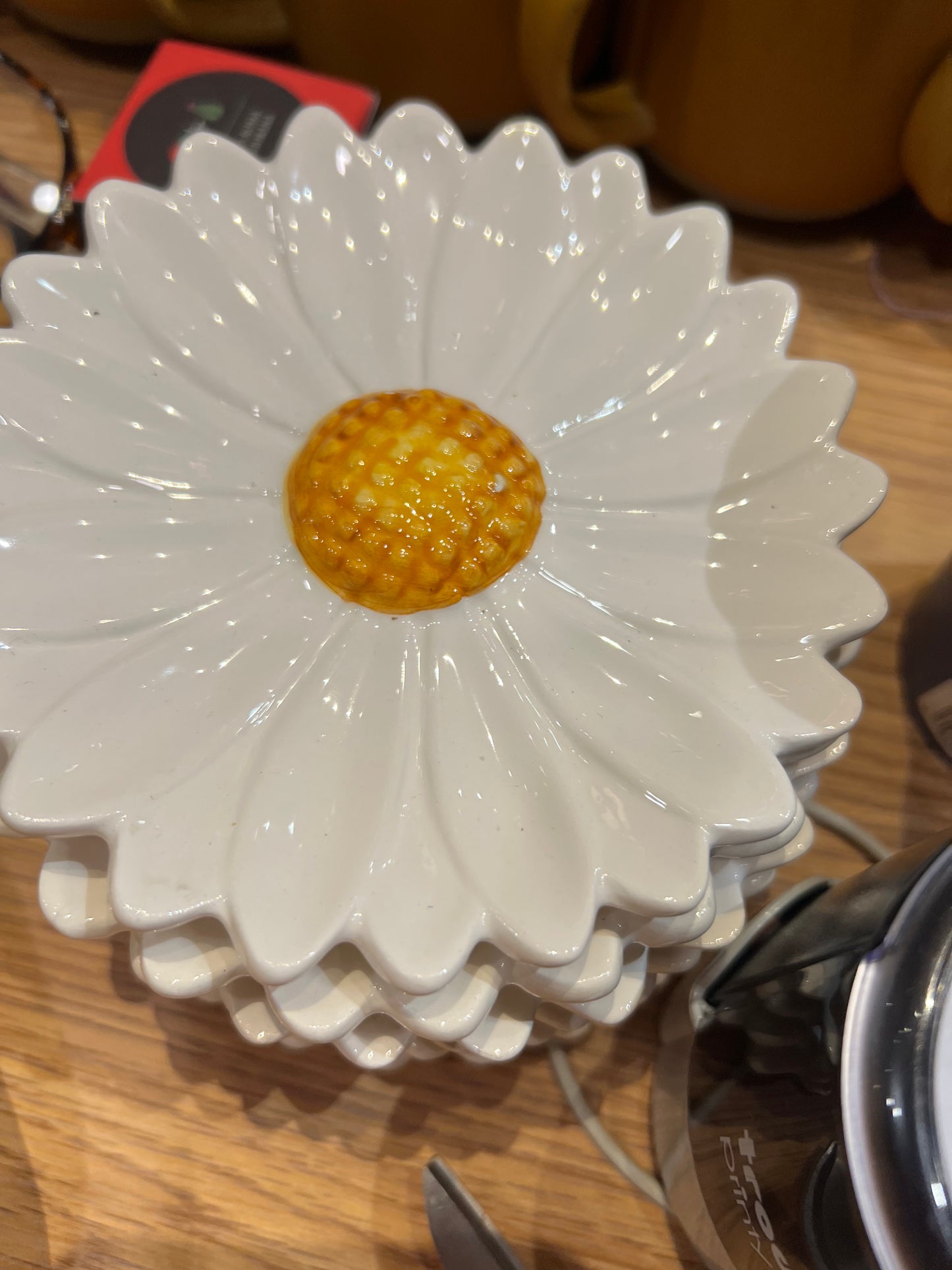 Daisy plates