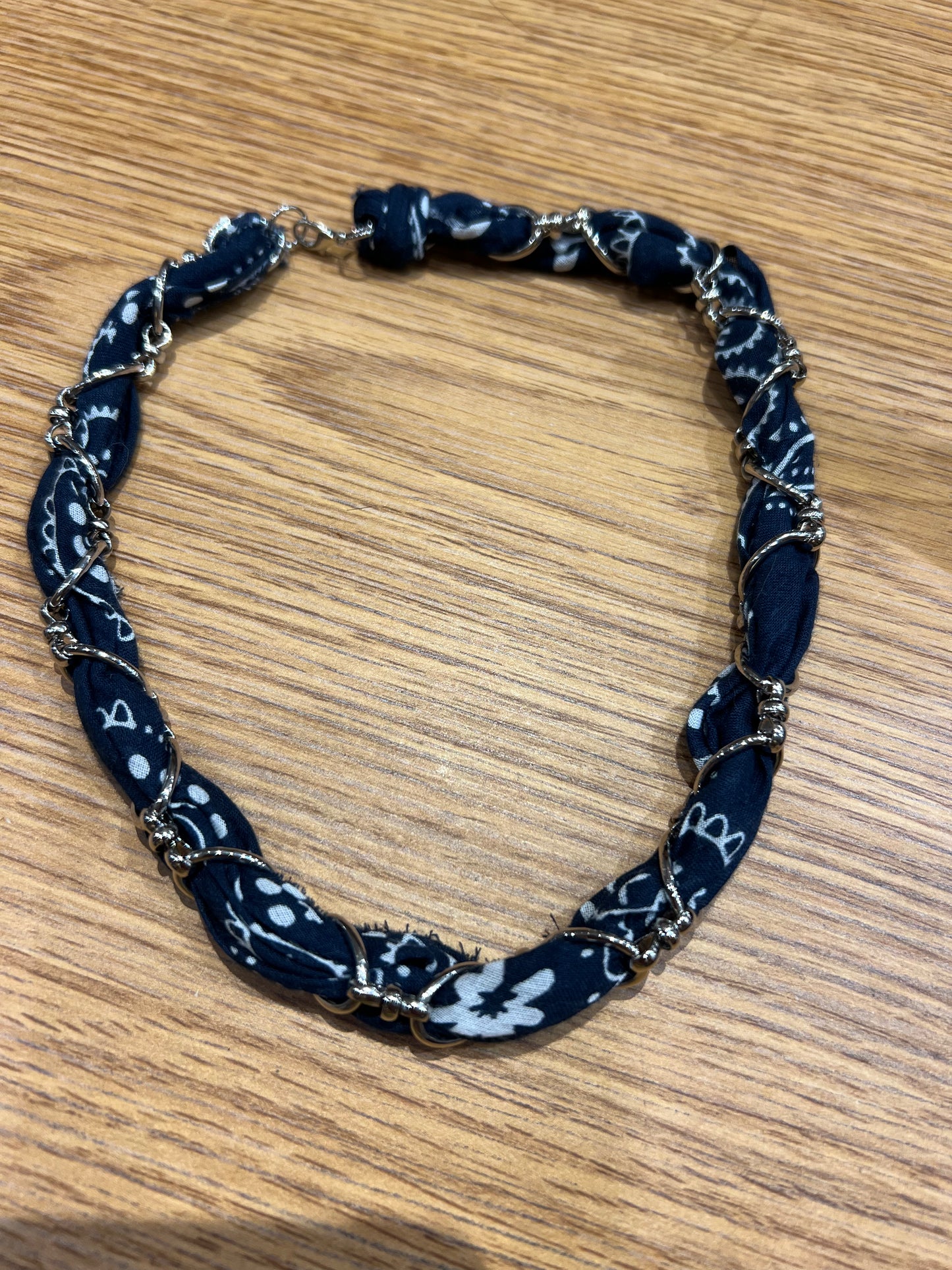 Bandanna chain necklace