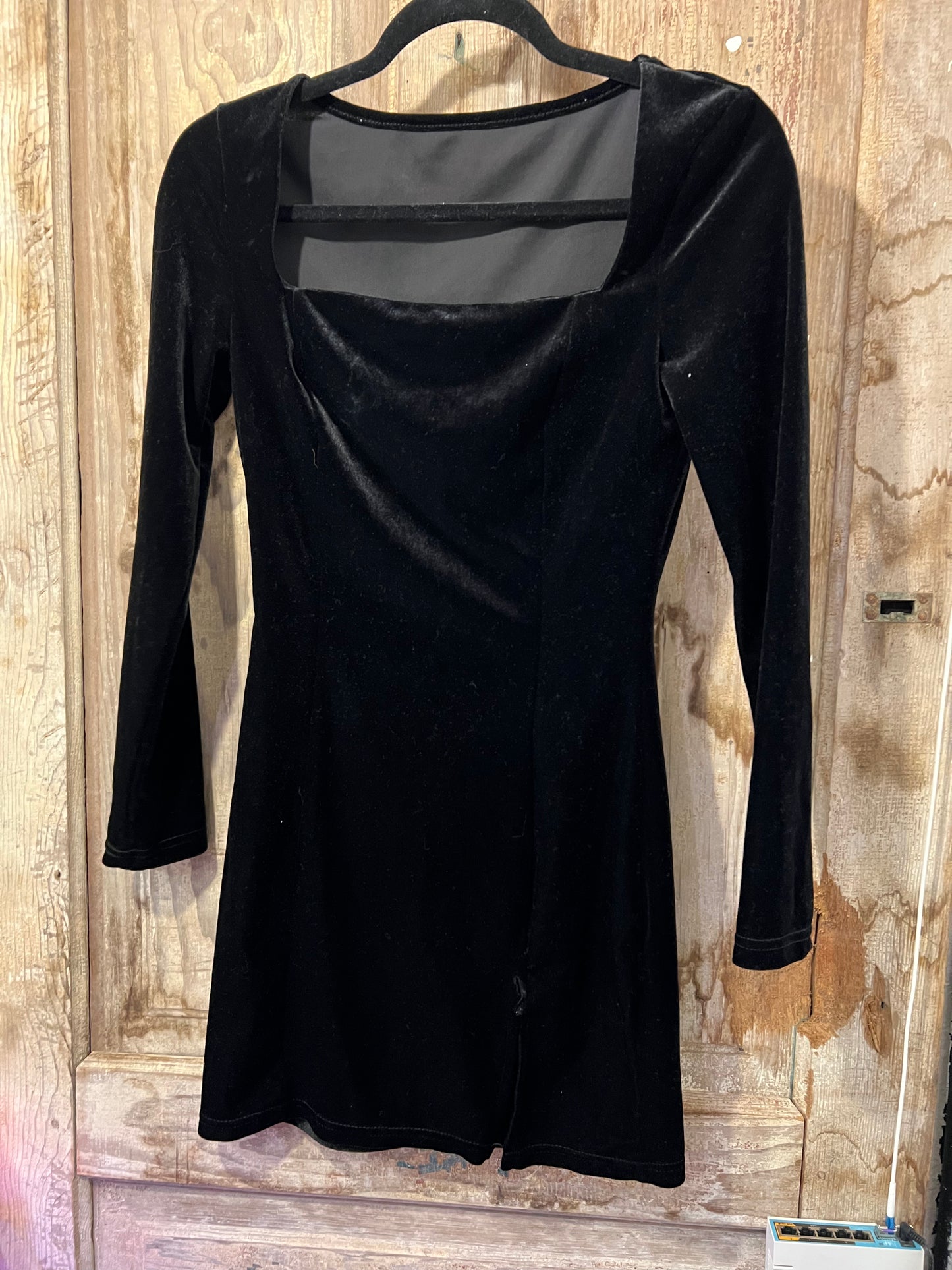 Velvet dress (slit slight rip)