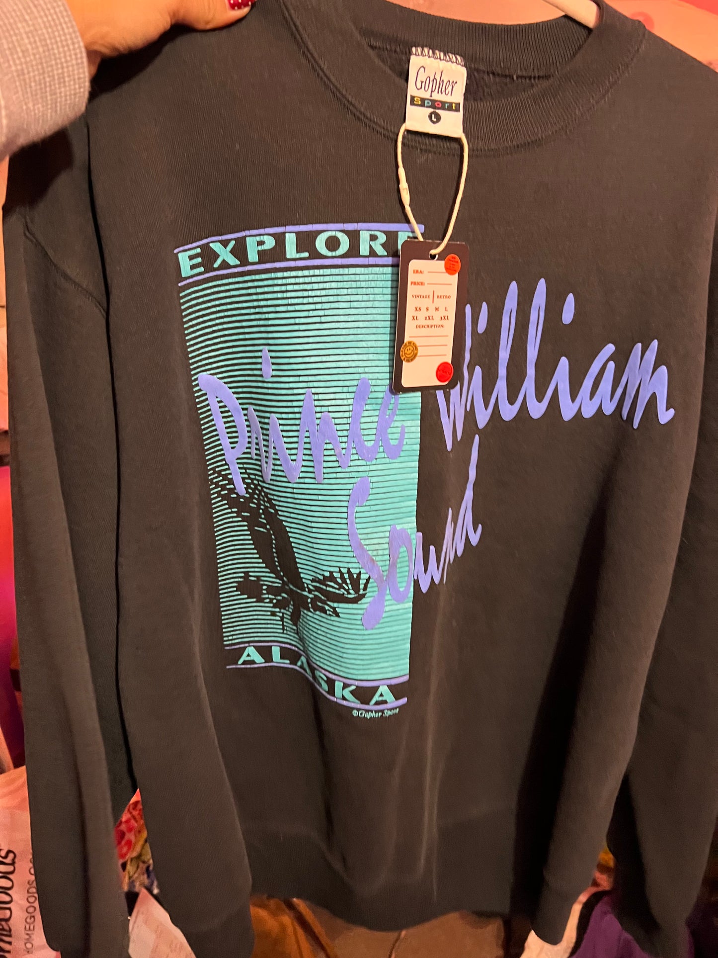 Explore crewneck 80’s
