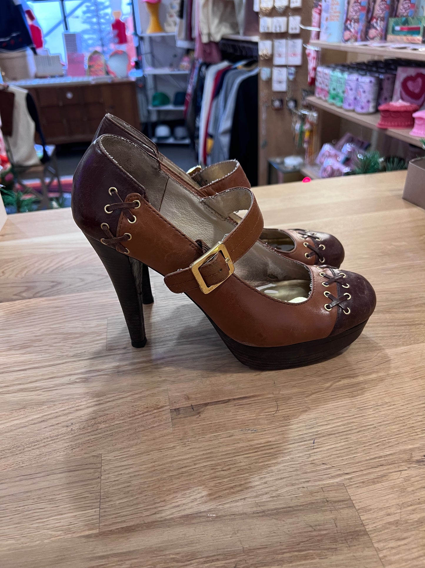 Embellished heels 38