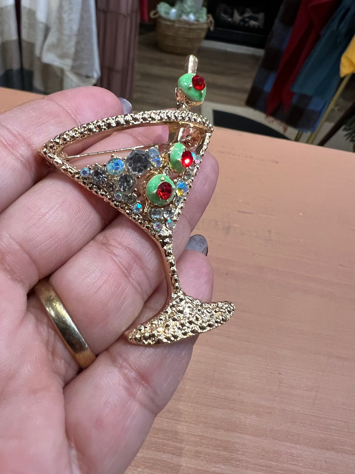 Martini olive brooch 