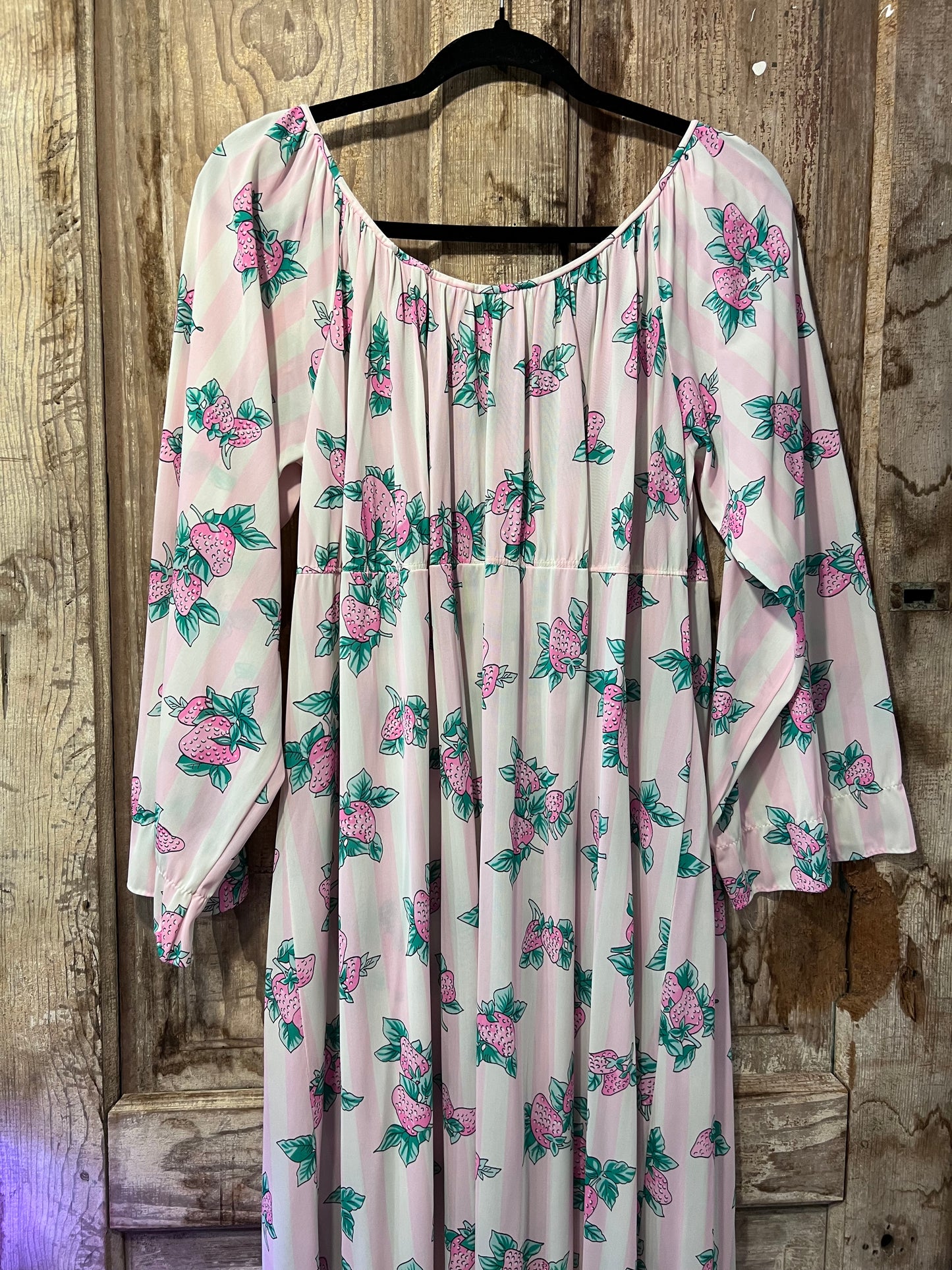 80’s Strawberry Front Tie Robe