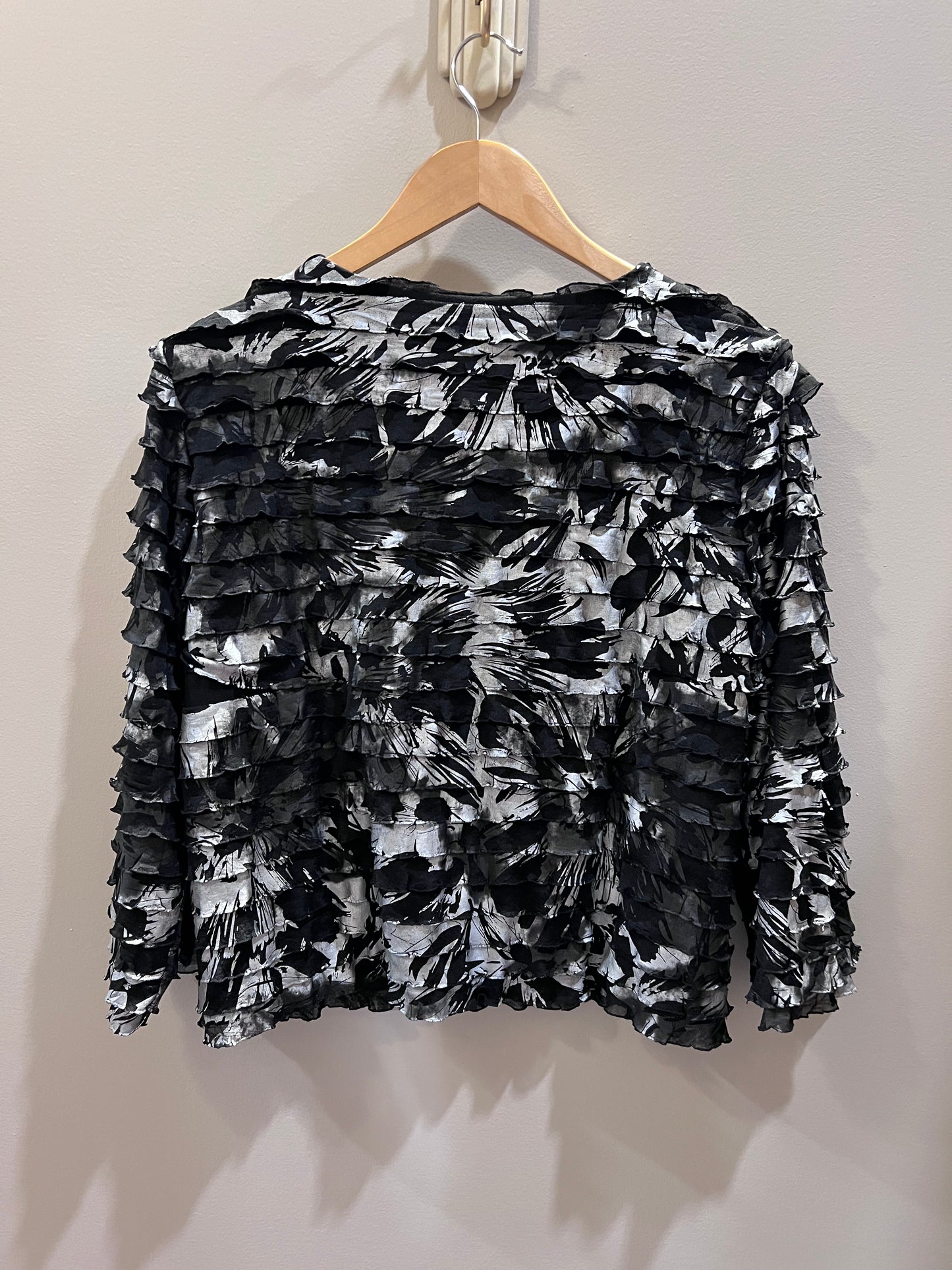 Travelers Collection BLK/GRY Frilly Cardigan
