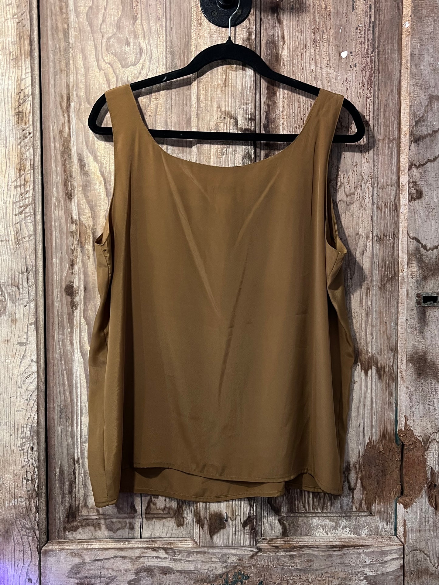 VTG Sara Stephen Scalloped Neck Tank Top