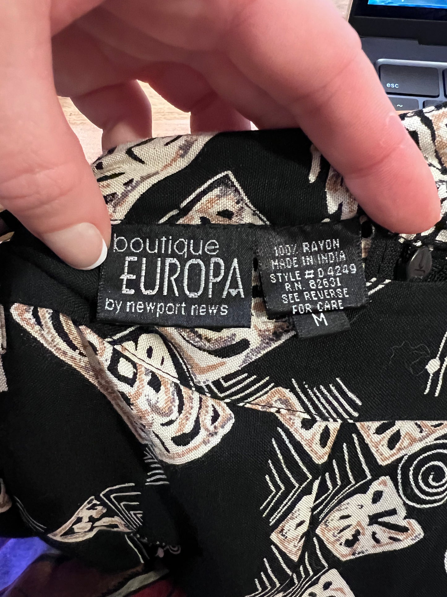 90's Boutique Europa Tribal-esc Patterned Shorts