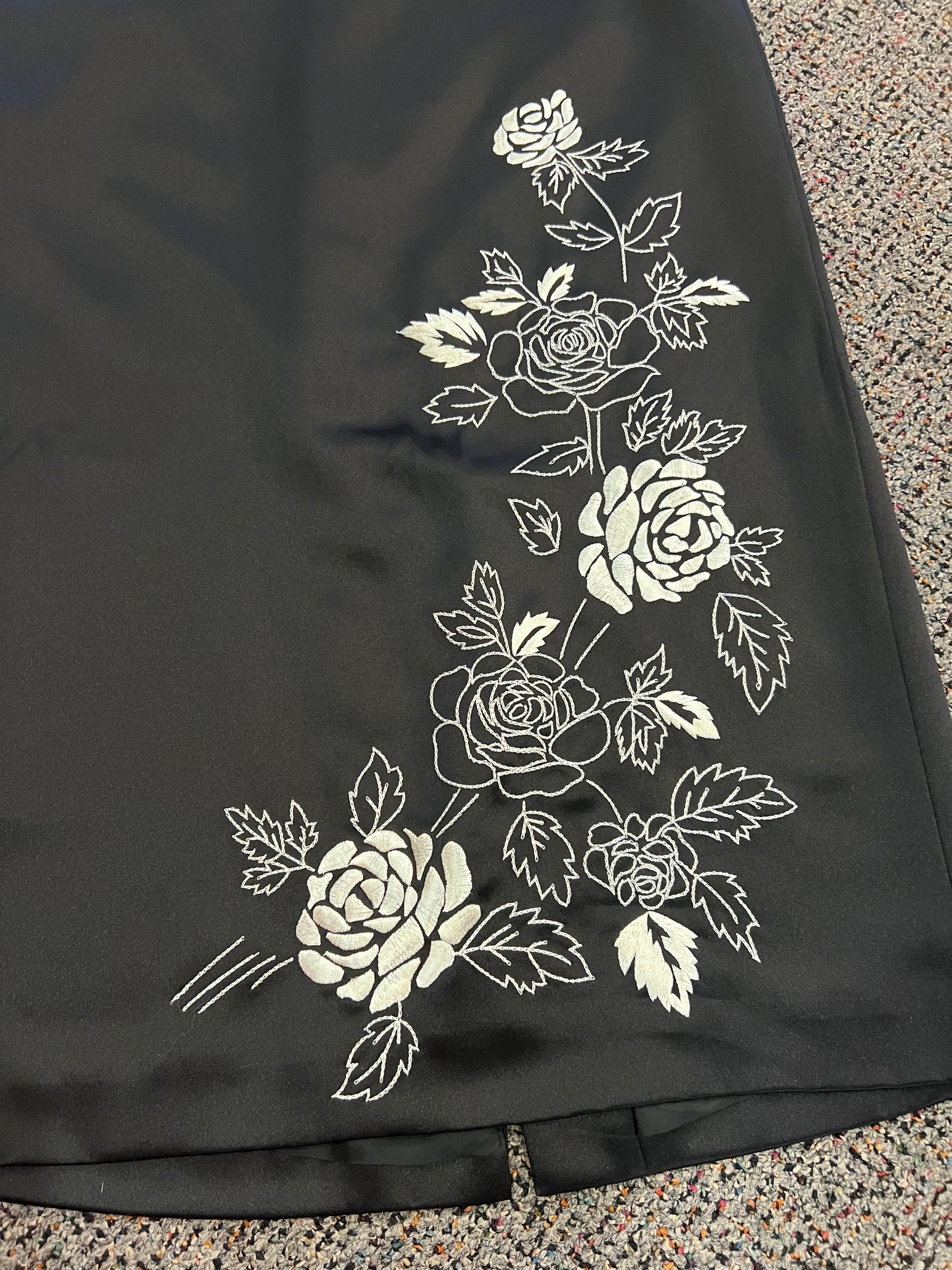 Y2K Ann Taylor Loft BLK + White Embroidered Floral Skirt