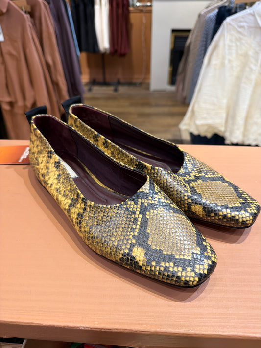Snake shoes