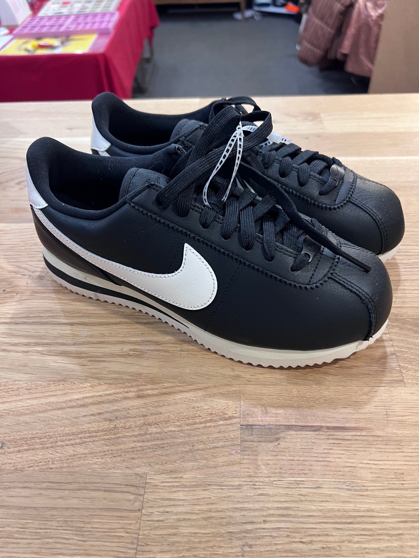 VTG Blk/White Nike Sneakers