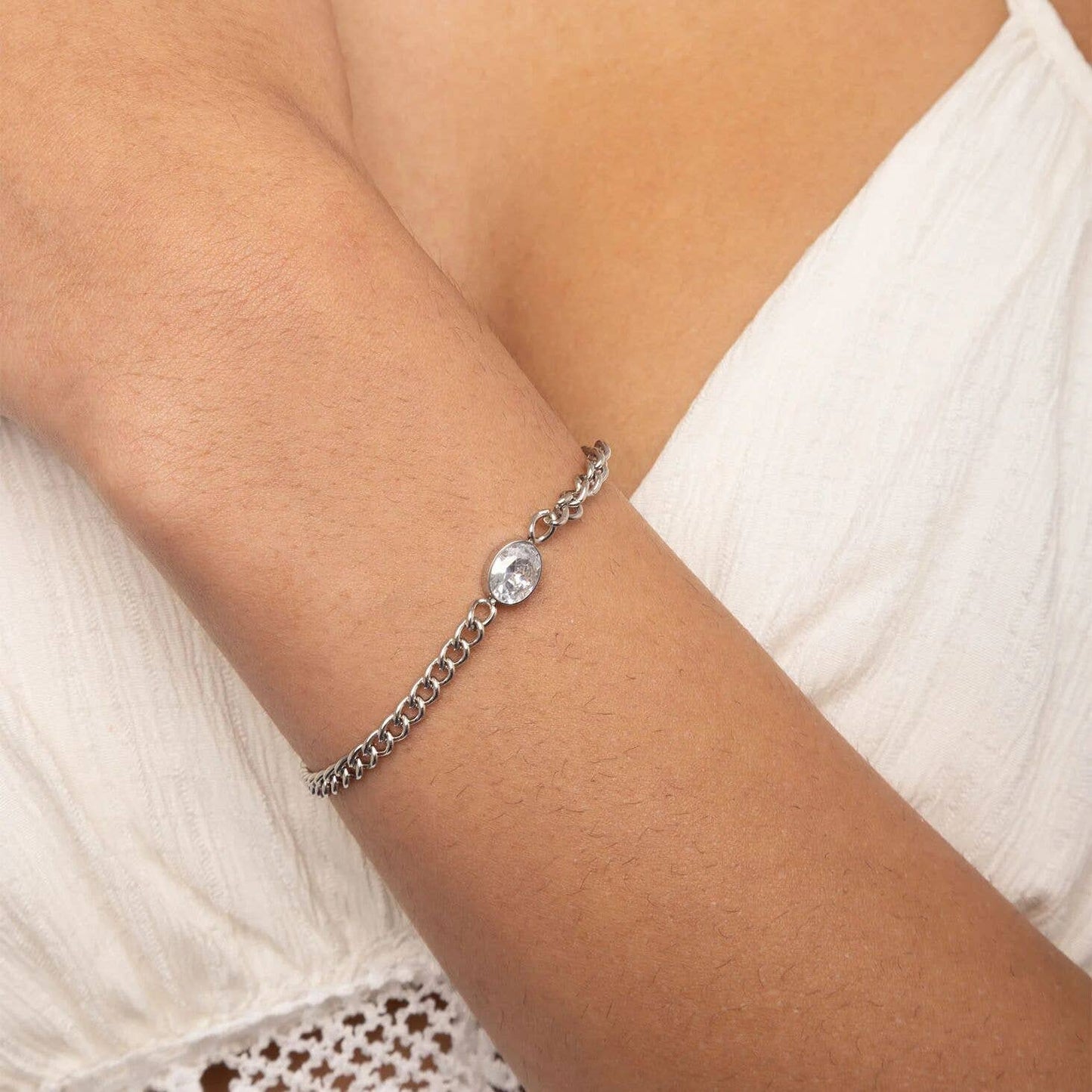 Oval Stone Curb Chain Bracelet