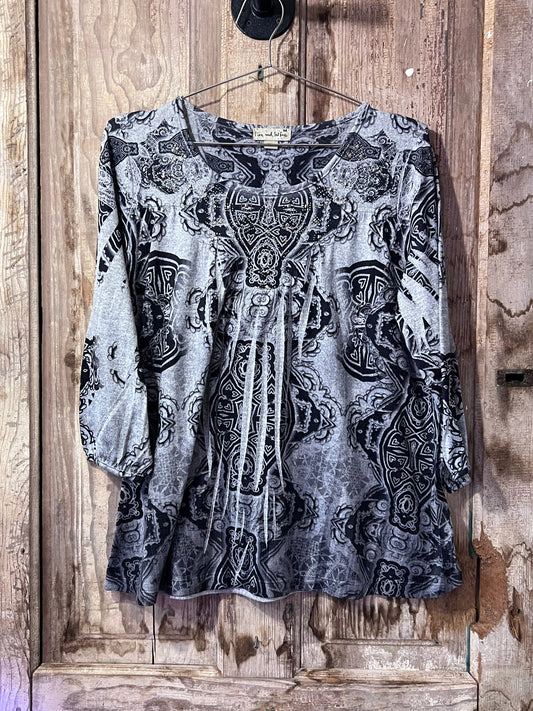Live & Let Live BLK/GRY Bedazzled Patterned Top