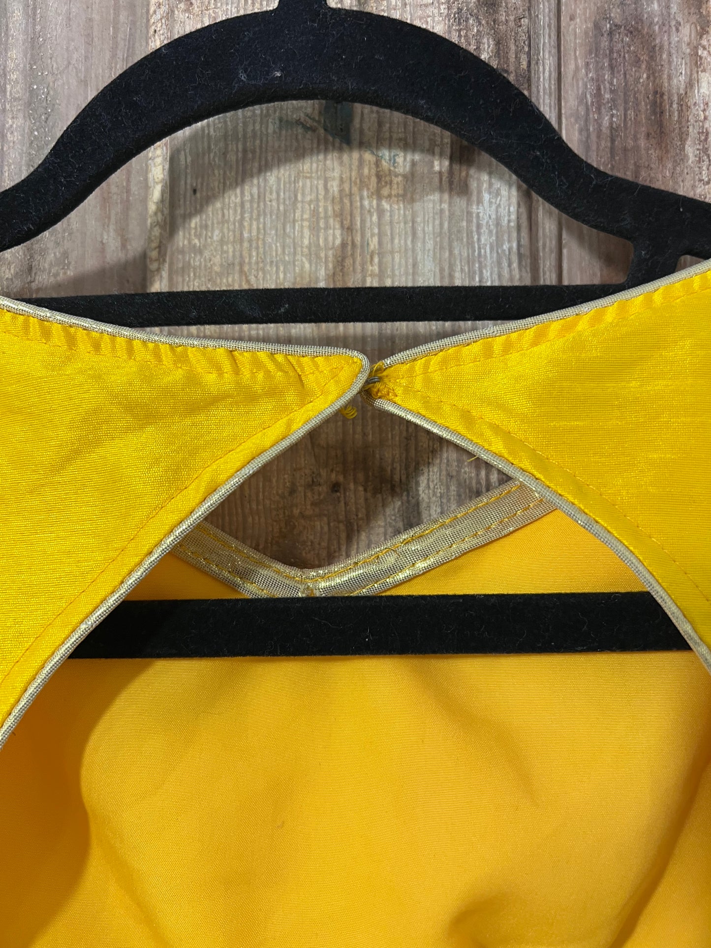 VTG 70’s-80’s Yellow & Gold Backless Cropped Top