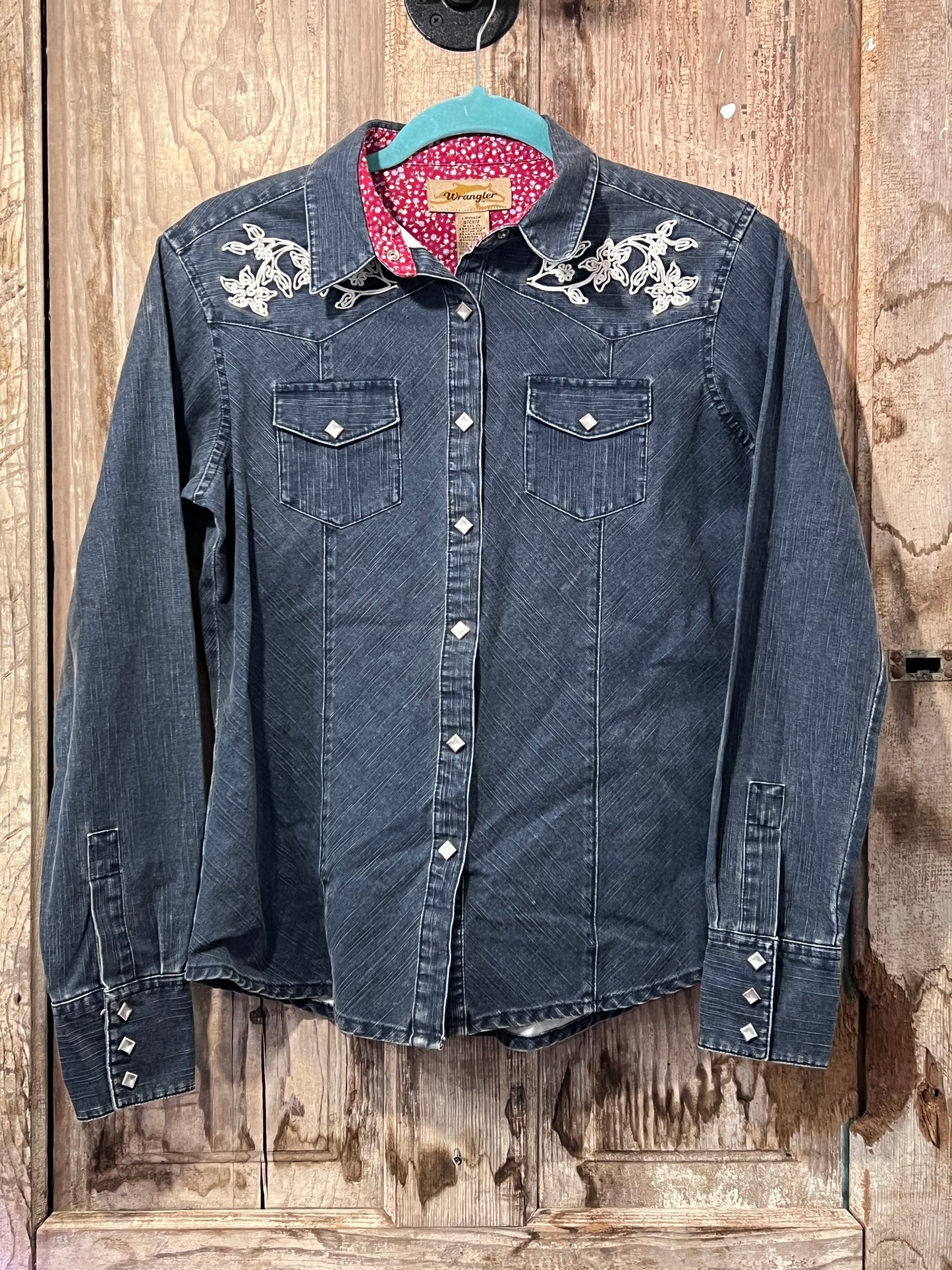 VTG Wrangler Denim Pearl Snap Button Down Top