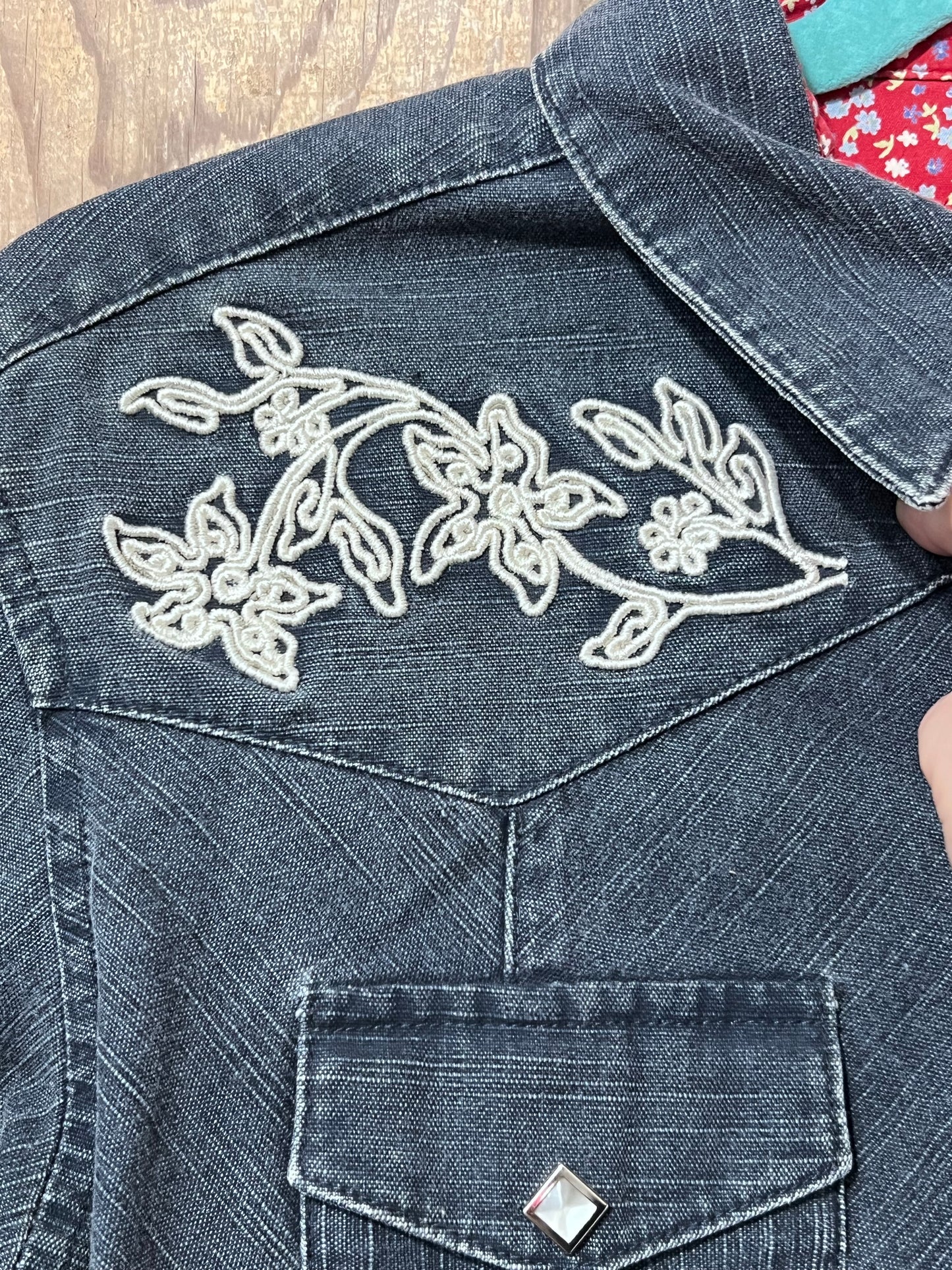 VTG Wrangler Denim Pearl Snap Button Down Top