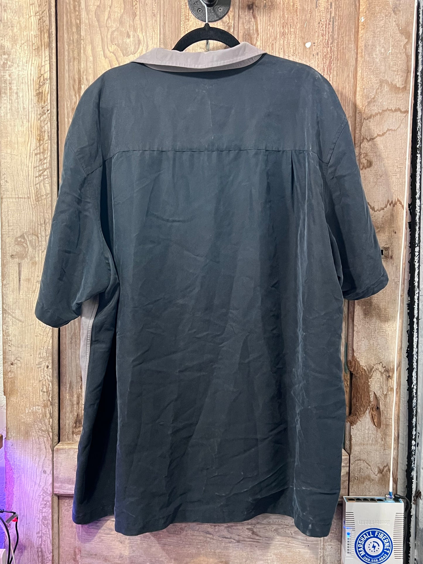 VTG Men’s EUROPA Black/Grey Short Sleeve Button Up Top