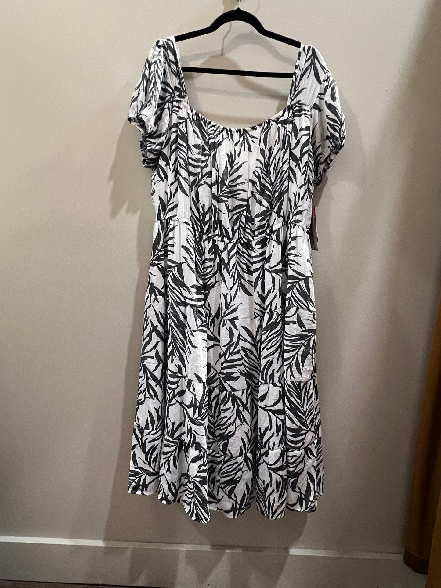 Indigo Rose Blk/White Leaf Patterned Dress