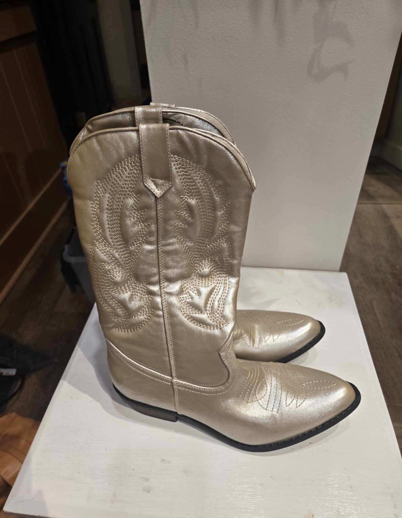 Gold cowgirl boots Sz 7.5