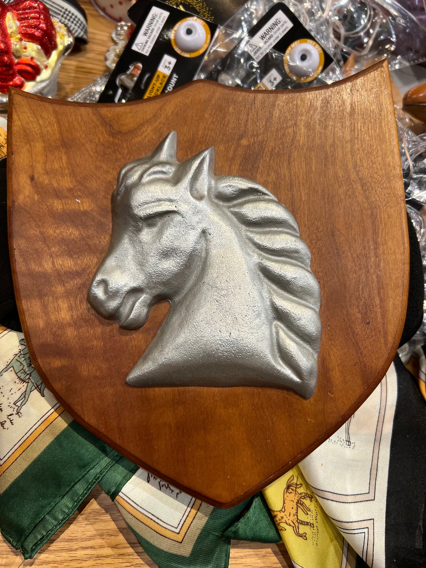Horse vintage plaque ￼