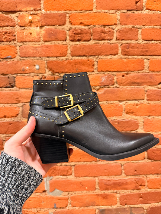 Black Boots￼