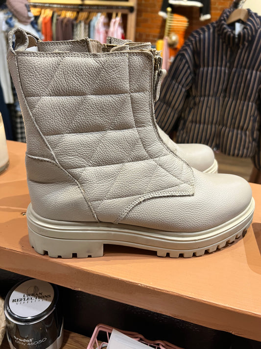 Winter boots 9.5