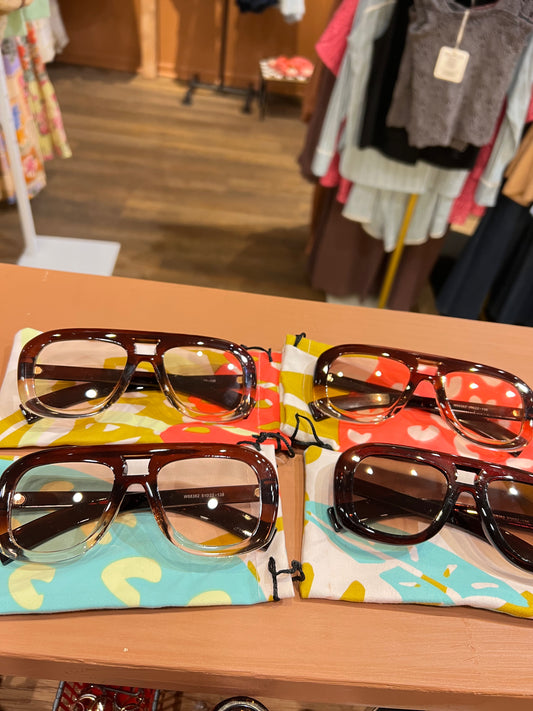 Oversized sunglasses w/case