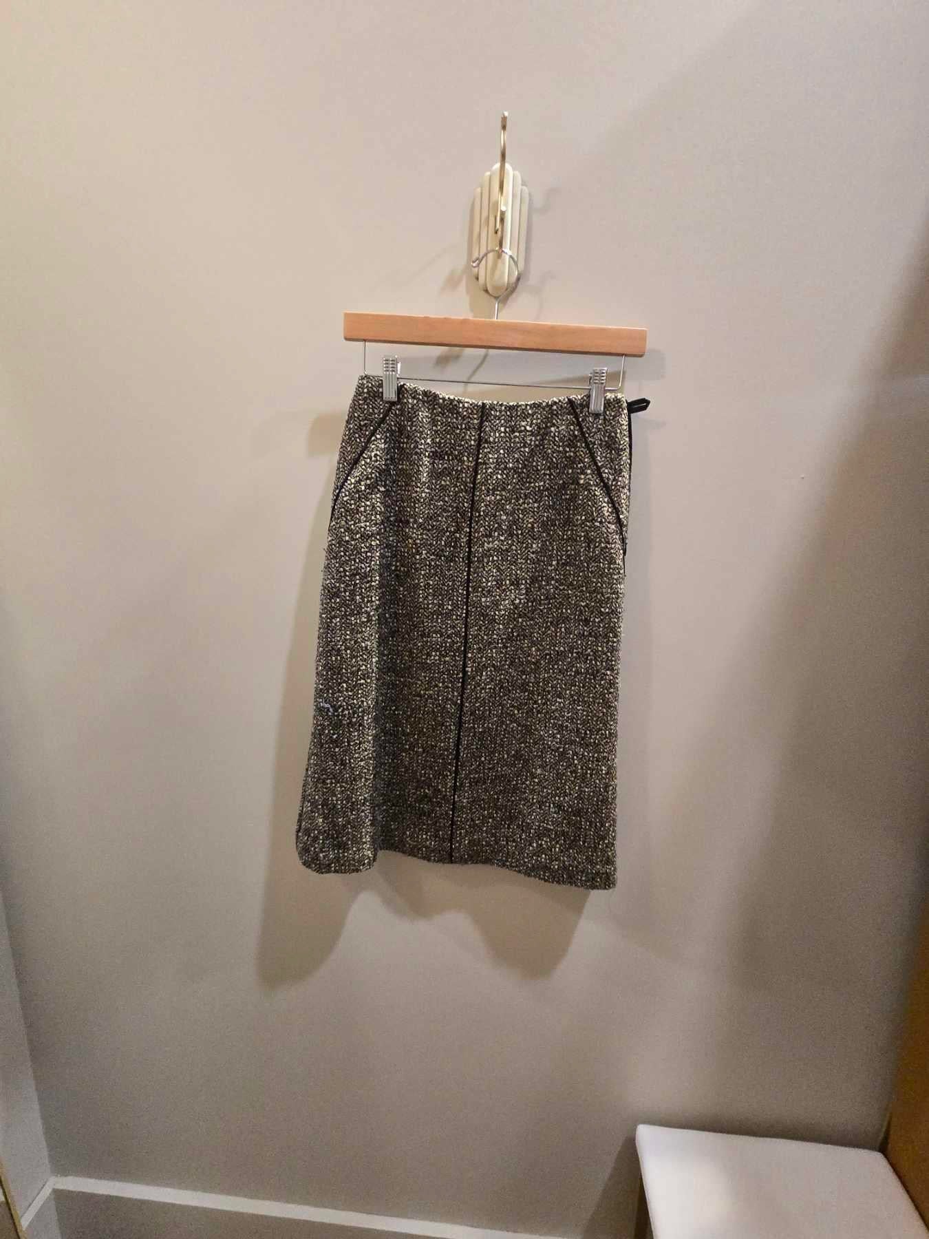 Tweed skirt