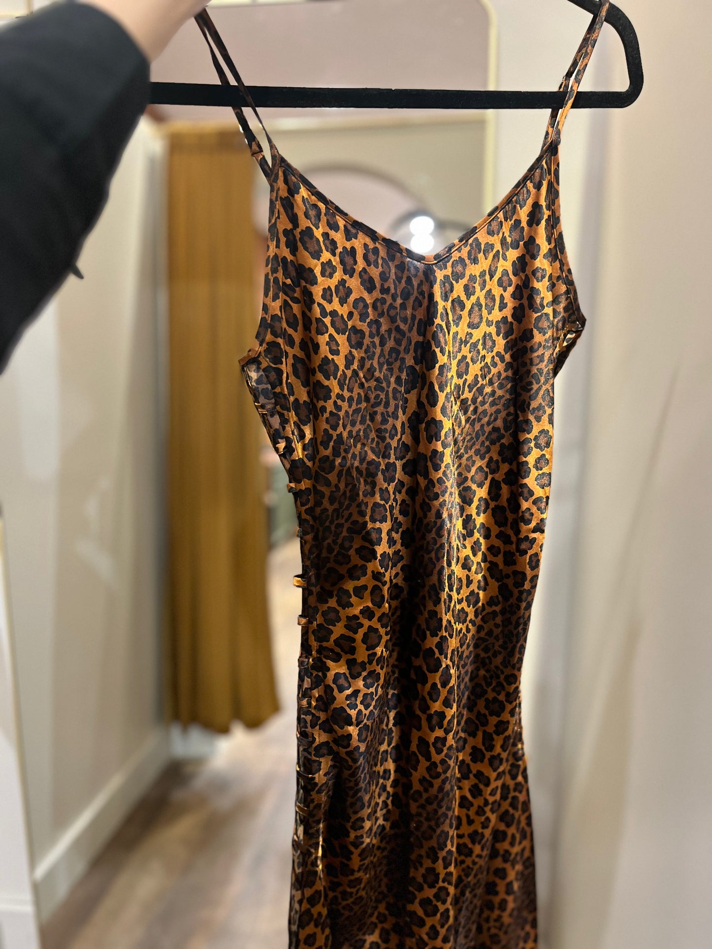 Leopard slip