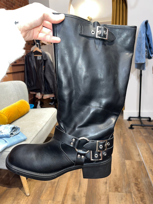 Madden girl buckle boot