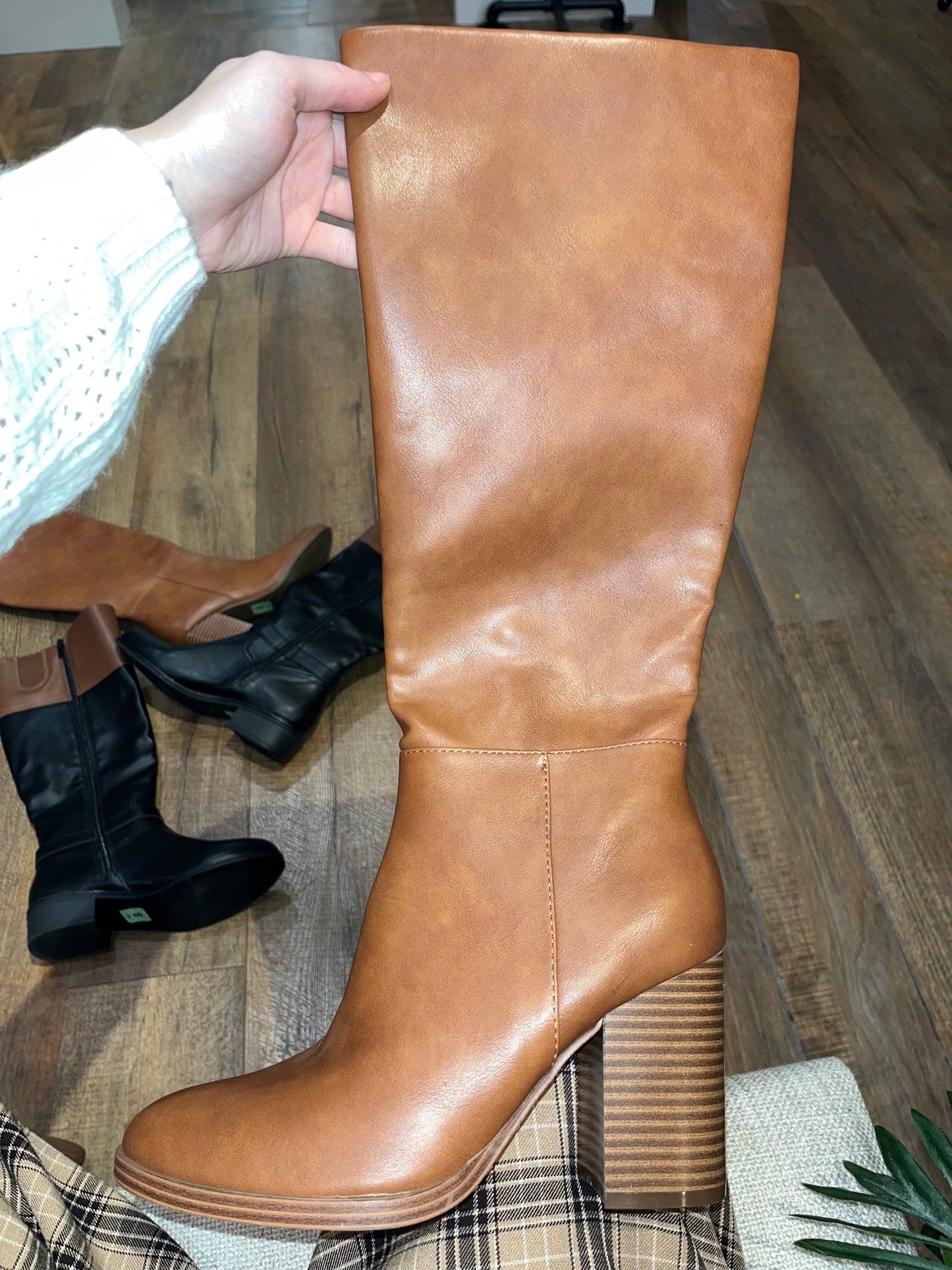 Unisa Kneee high boots