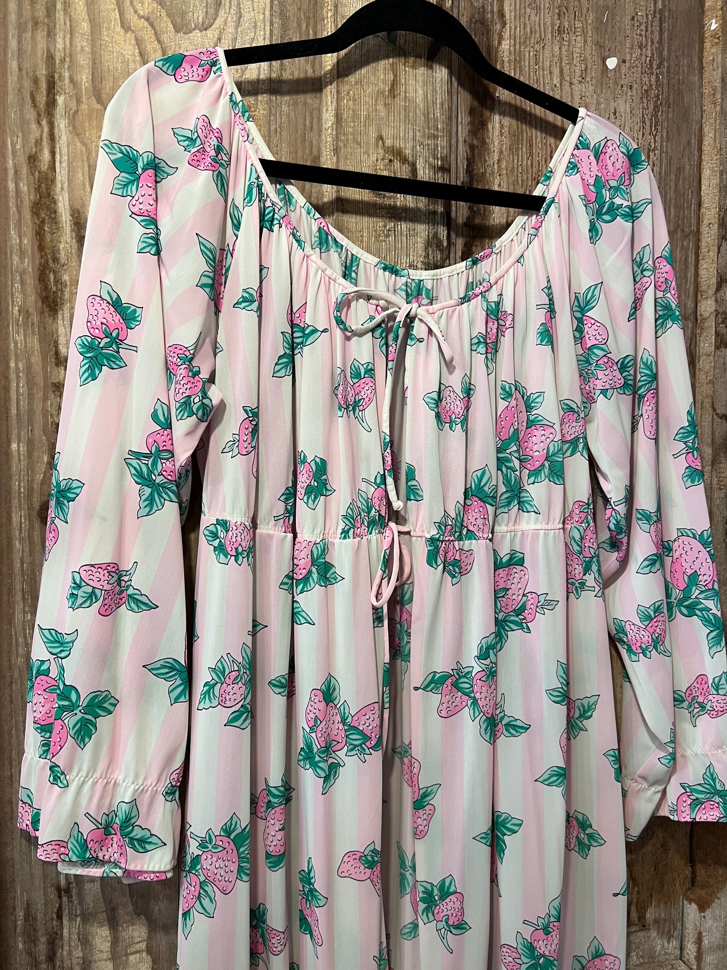 80’s Strawberry Front Tie Robe