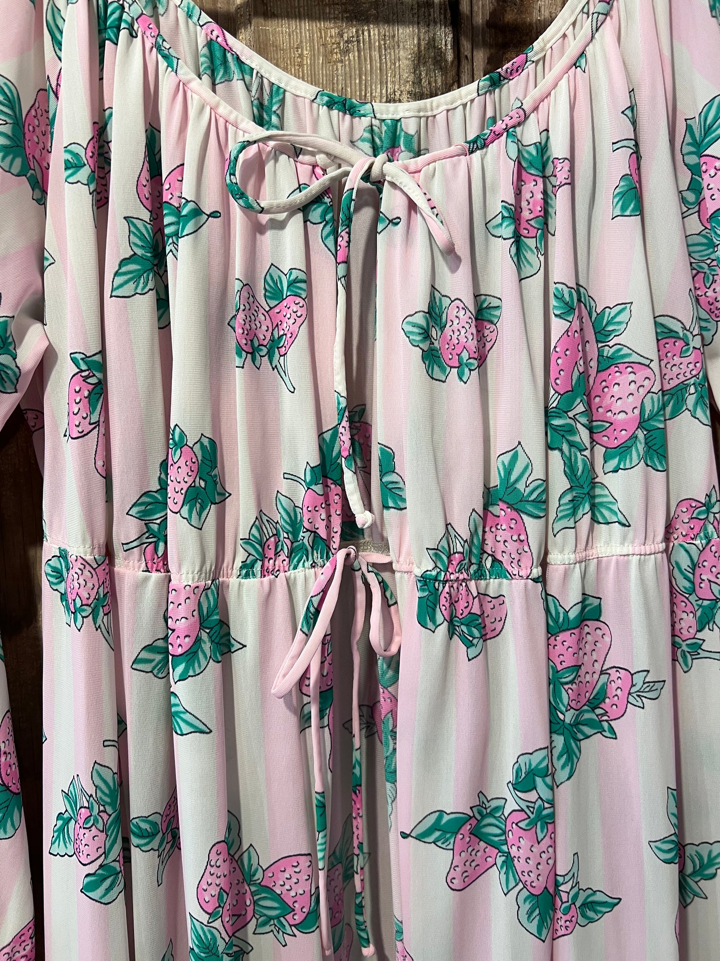 80’s Strawberry Front Tie Robe