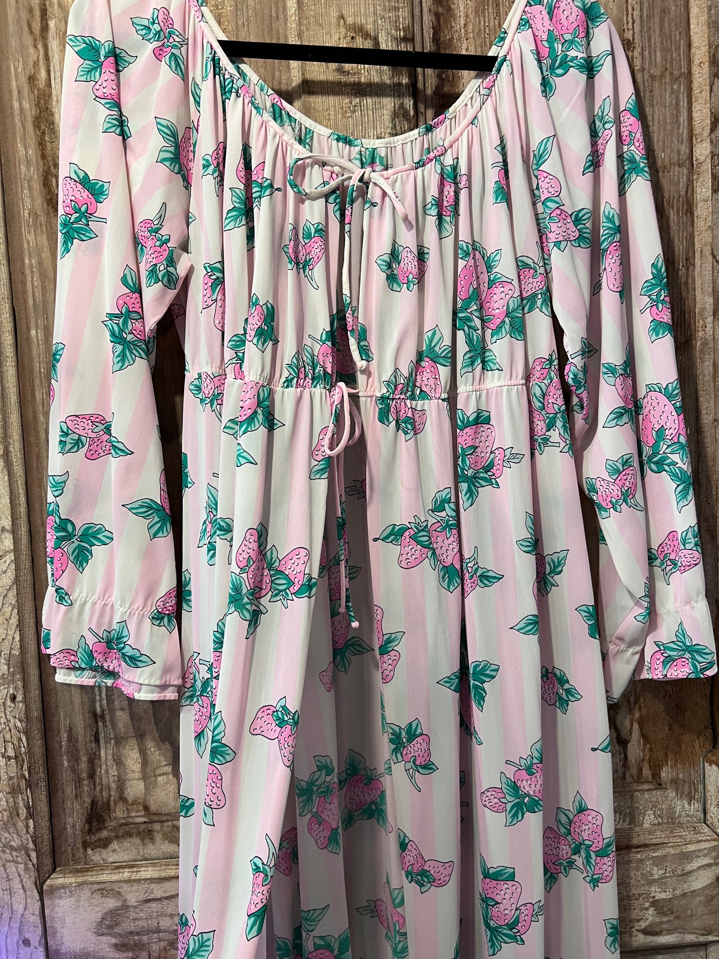 80’s Strawberry Front Tie Robe