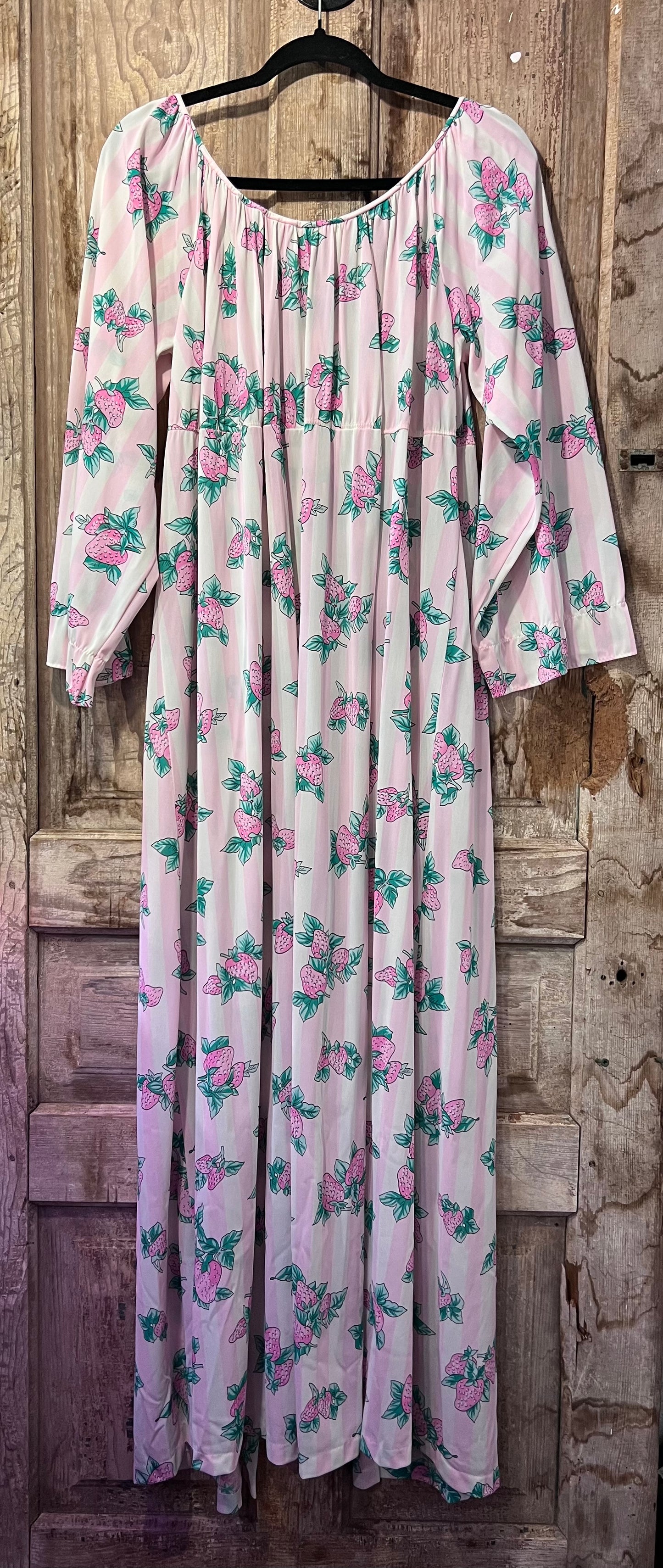 80’s Strawberry Front Tie Robe