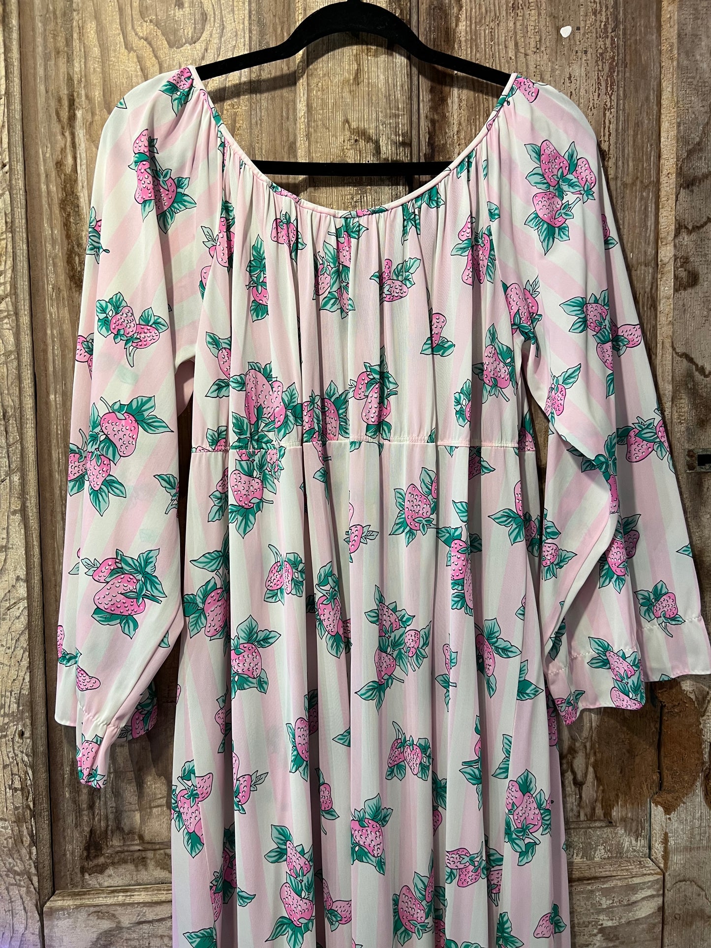 80’s Strawberry Front Tie Robe