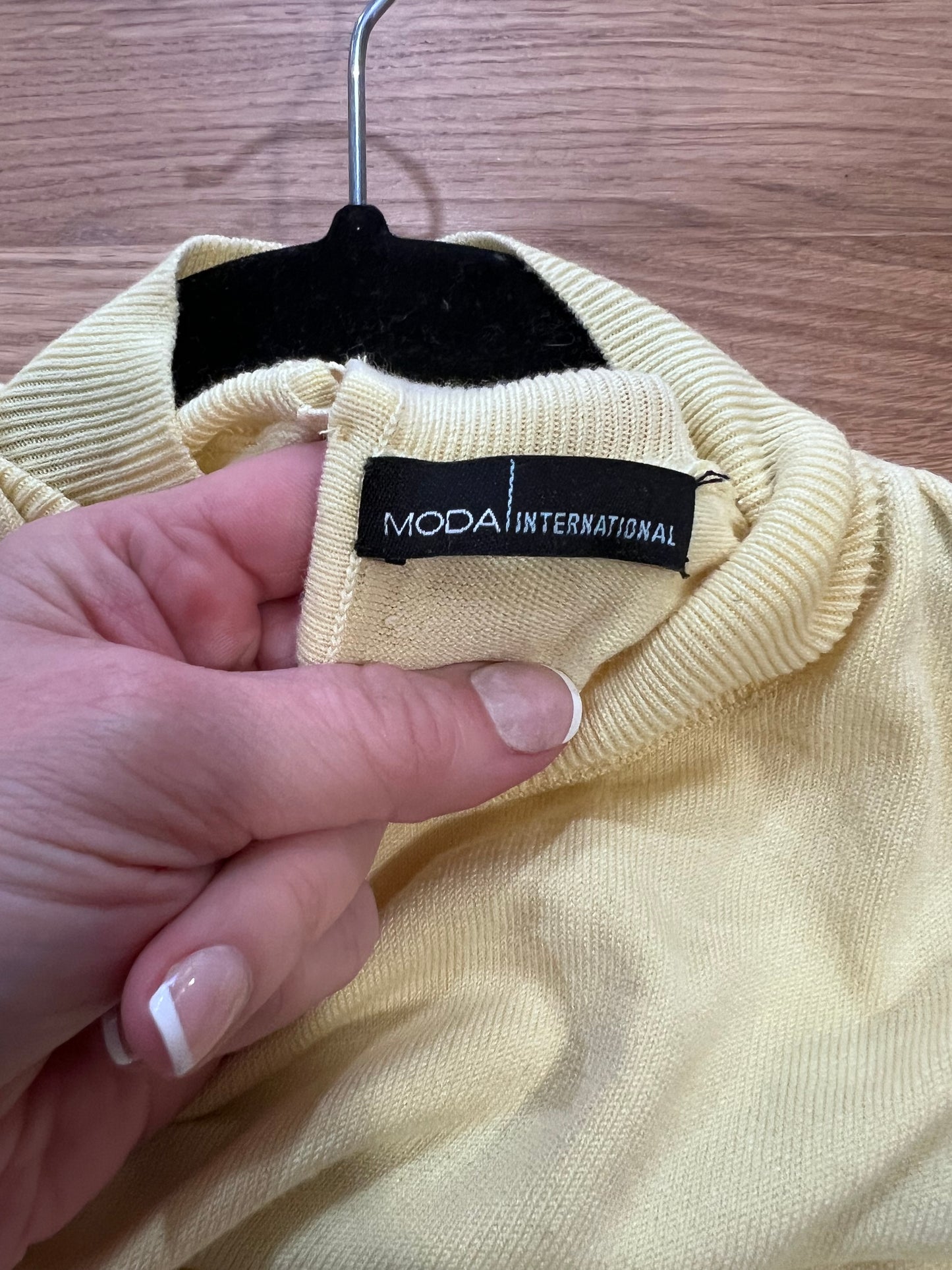 90's MODA Pale Yellow Sleeveless Turtleneck