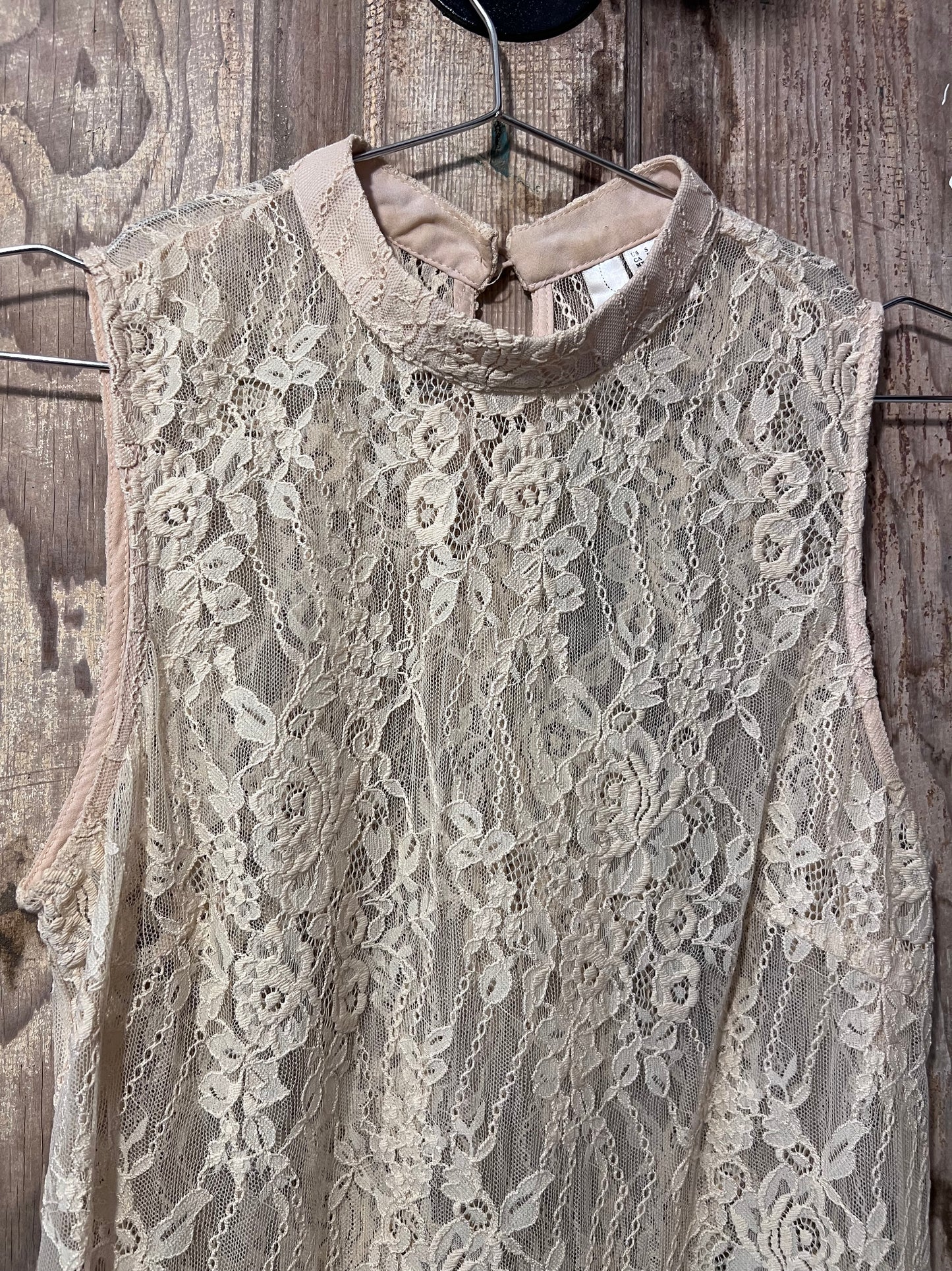 Y2K F21 Beige Lace Mock Neck Sleeveless Top