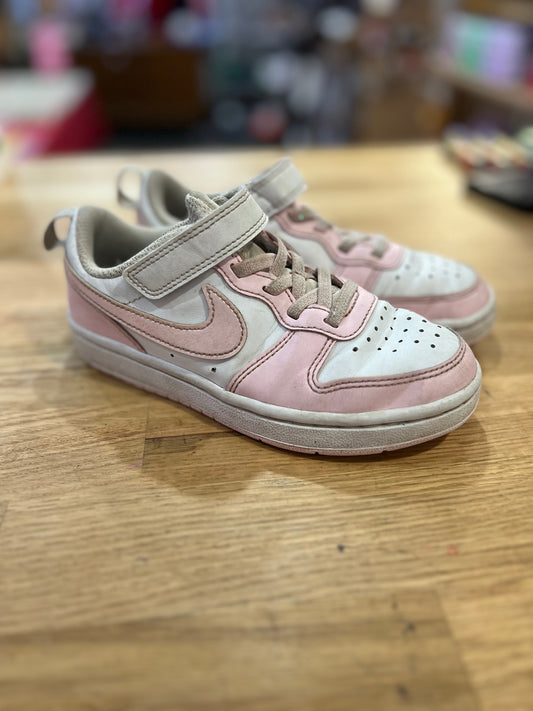 [URL] Nike Air Force One's (Pink + White)