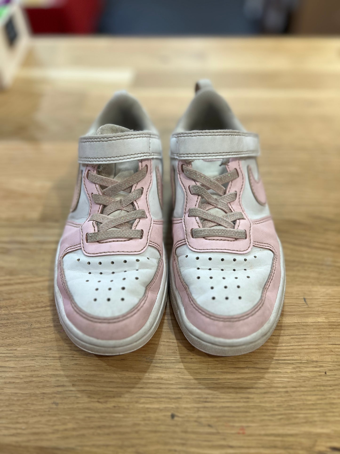 [URL] Nike Air Force One's (Pink + White)