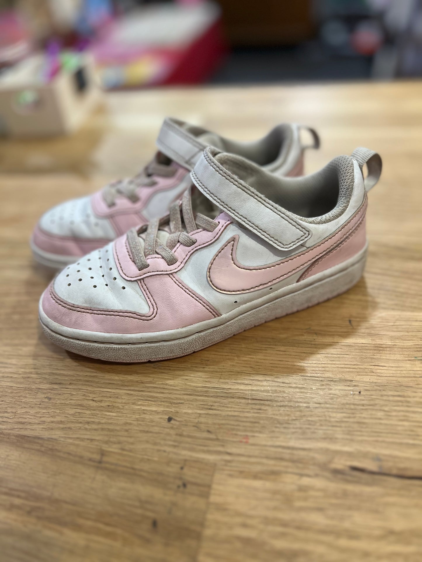 [URL] Nike Air Force One's (Pink + White)
