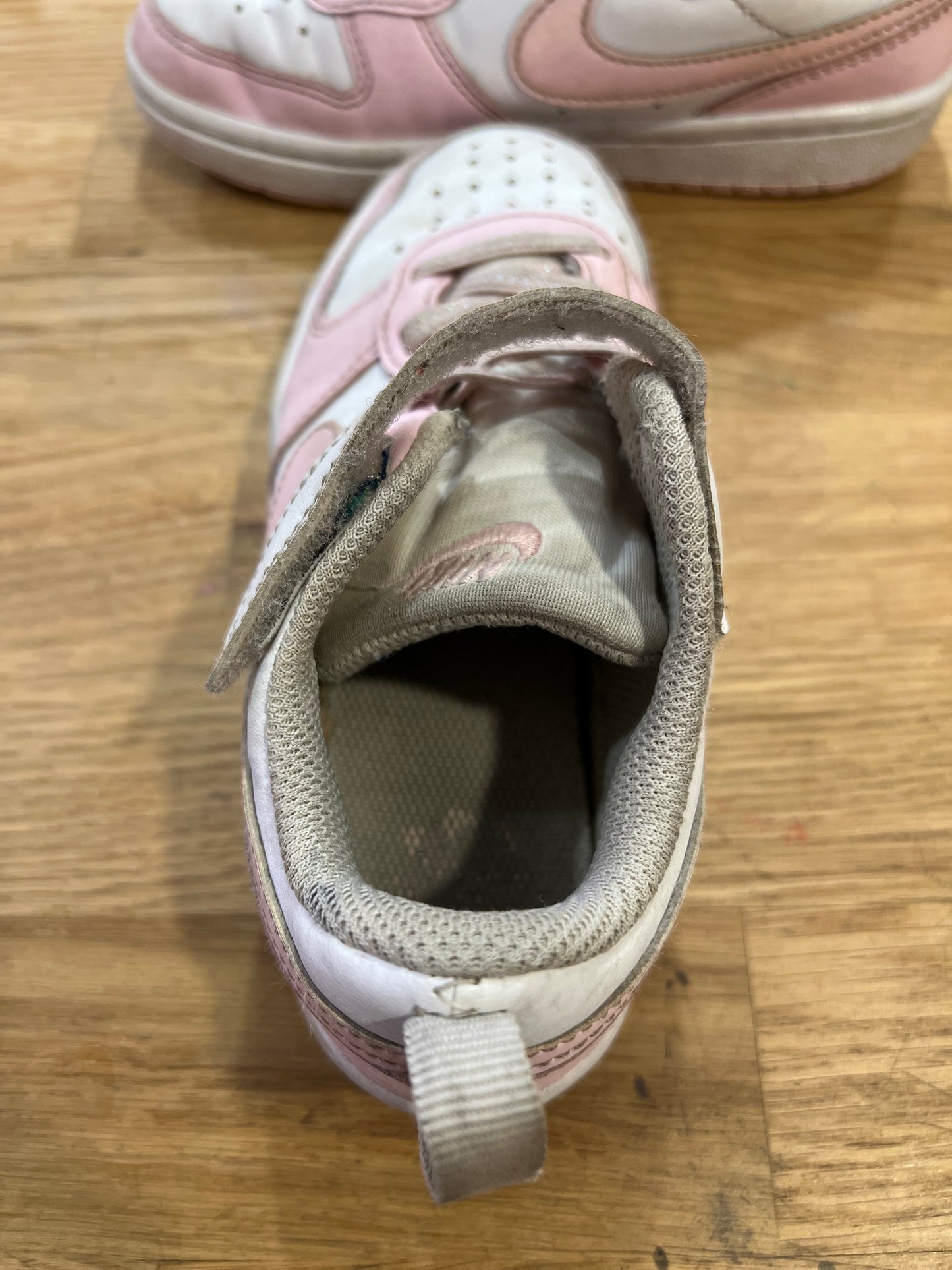 [URL] Nike Air Force One's (Pink + White)