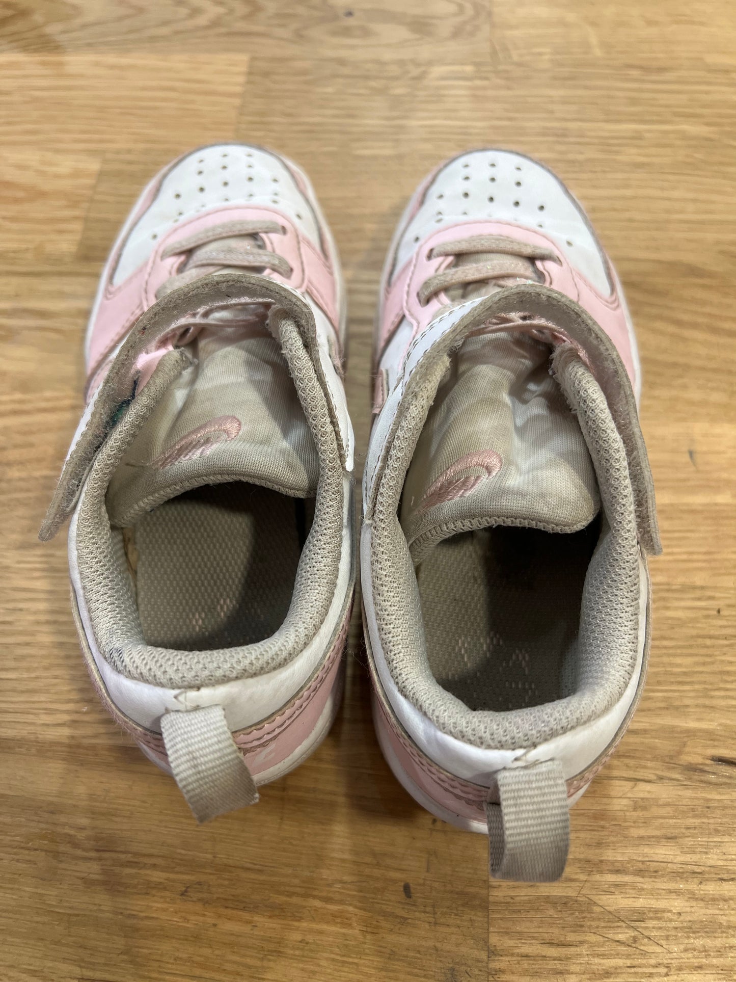 [URL] Nike Air Force One's (Pink + White)