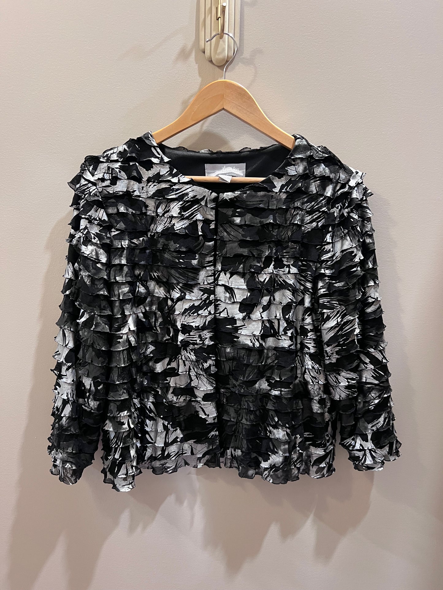 Travelers Collection BLK/GRY Frilly Cardigan