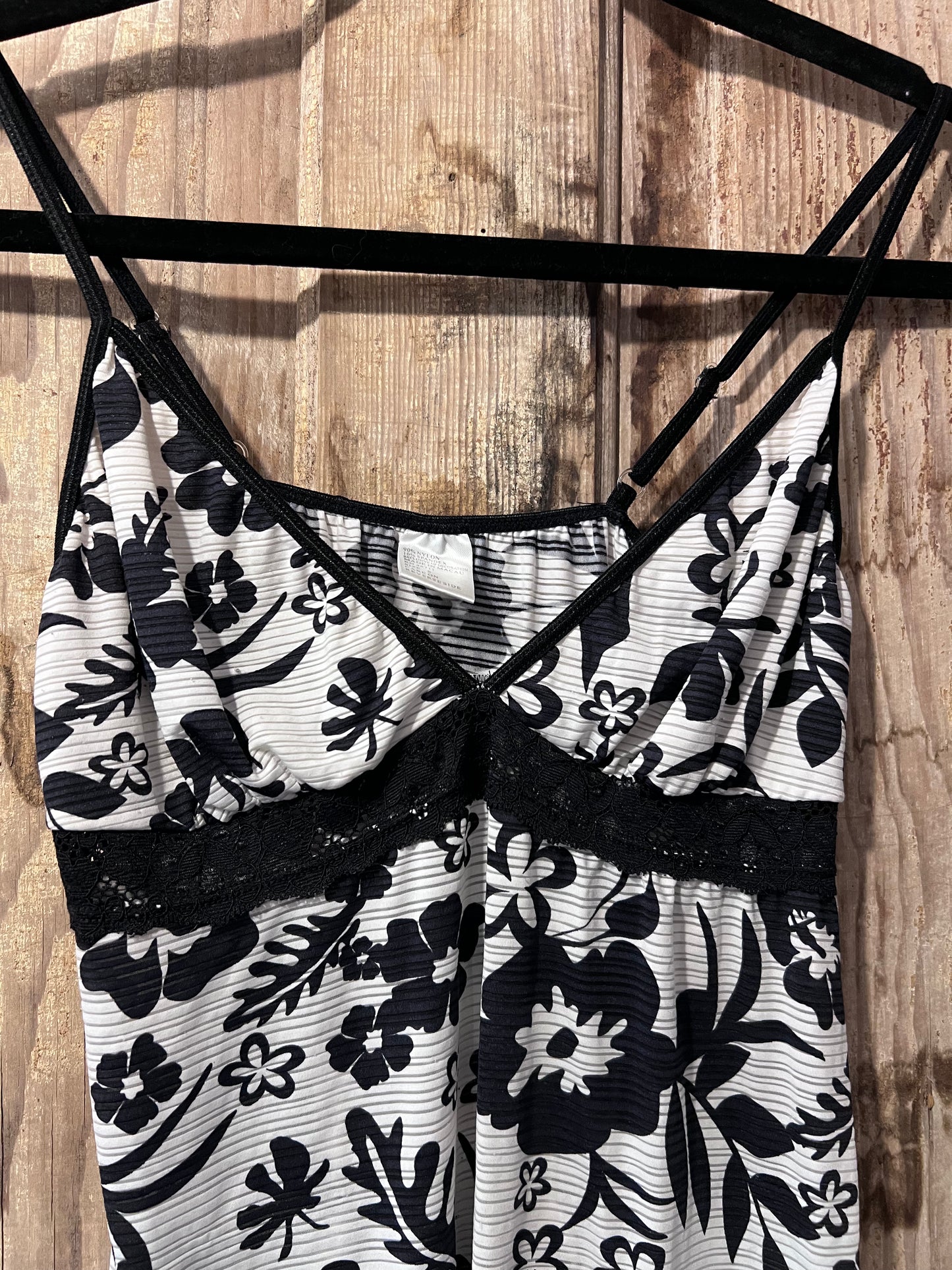 Y2K Blk + Wht Floral Tank Top