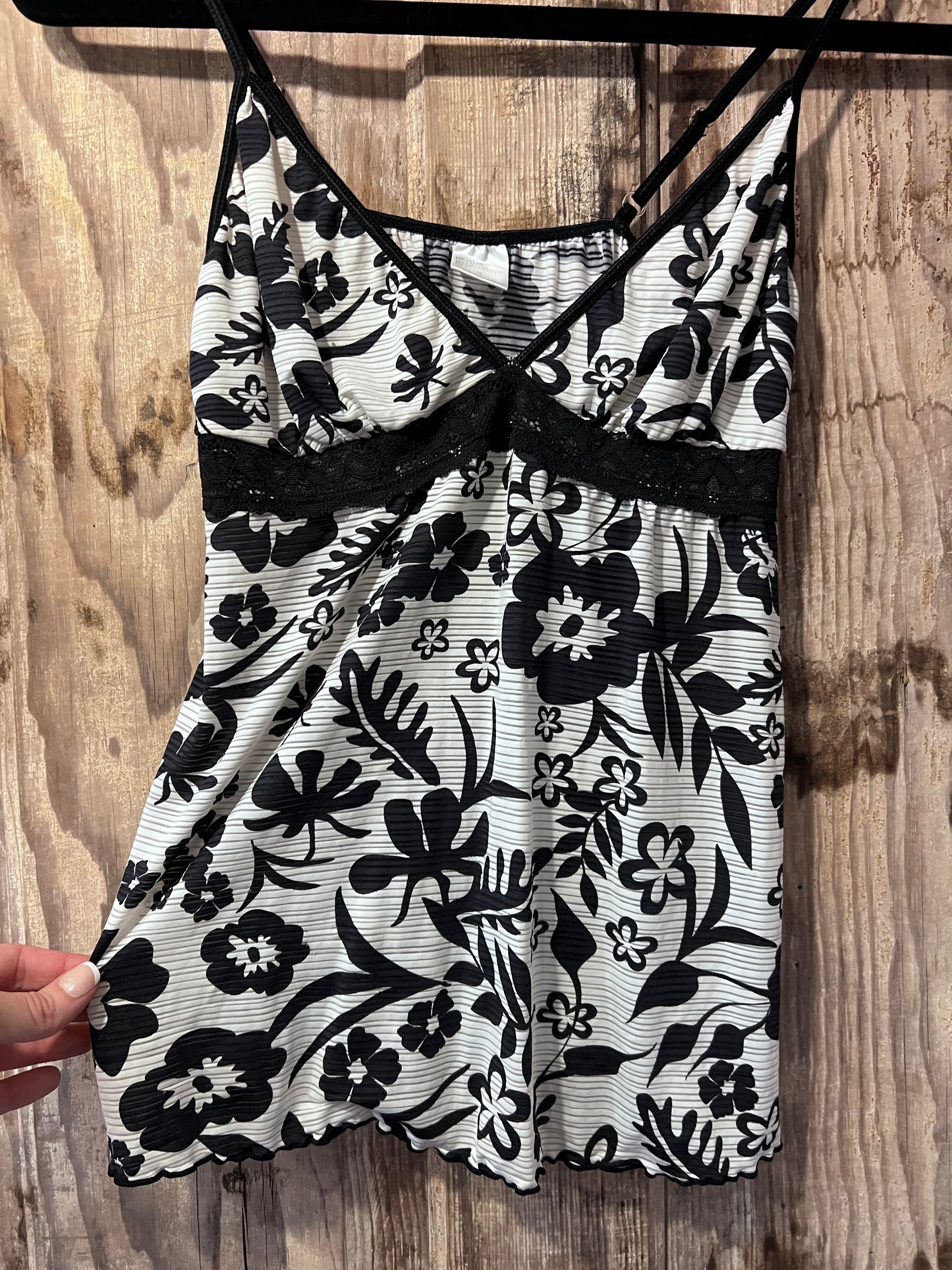 Y2K Blk + Wht Floral Tank Top