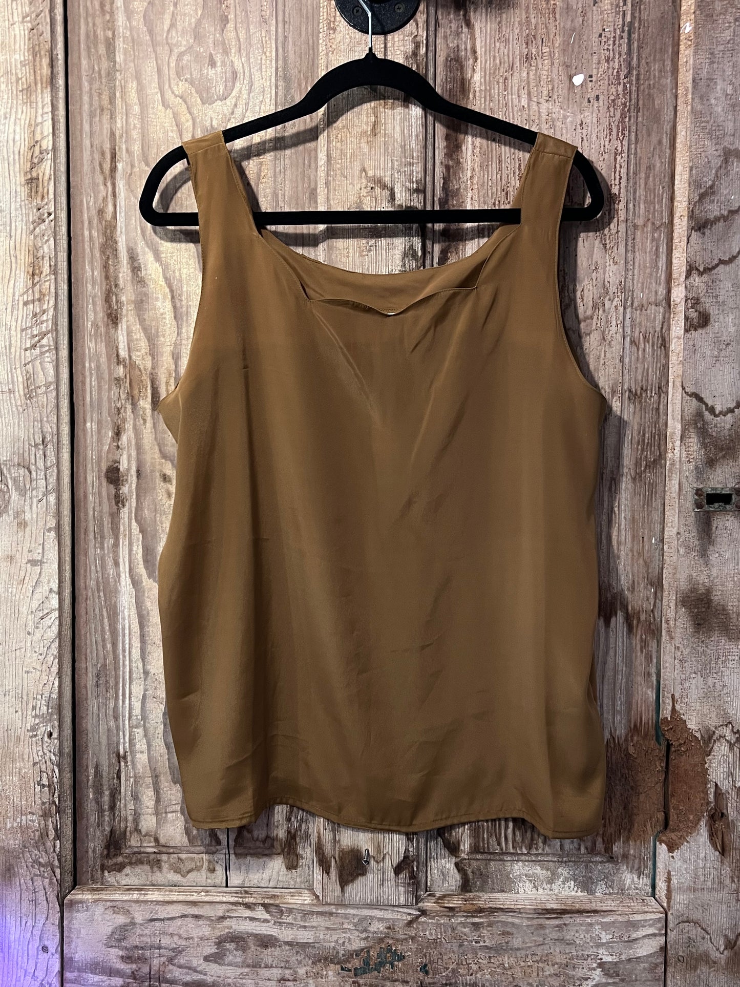 VTG Sara Stephen Scalloped Neck Tank Top