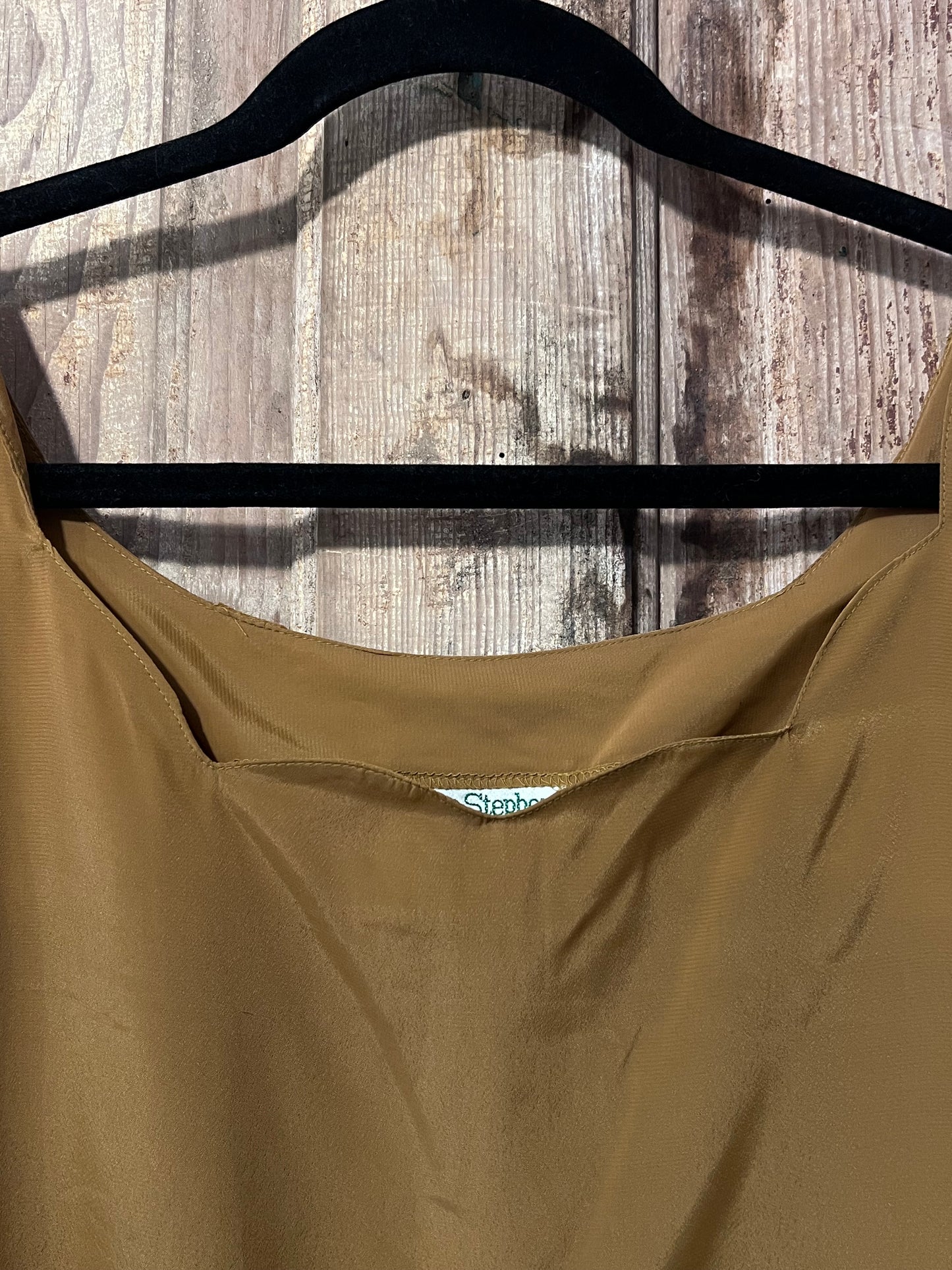 VTG Sara Stephen Scalloped Neck Tank Top