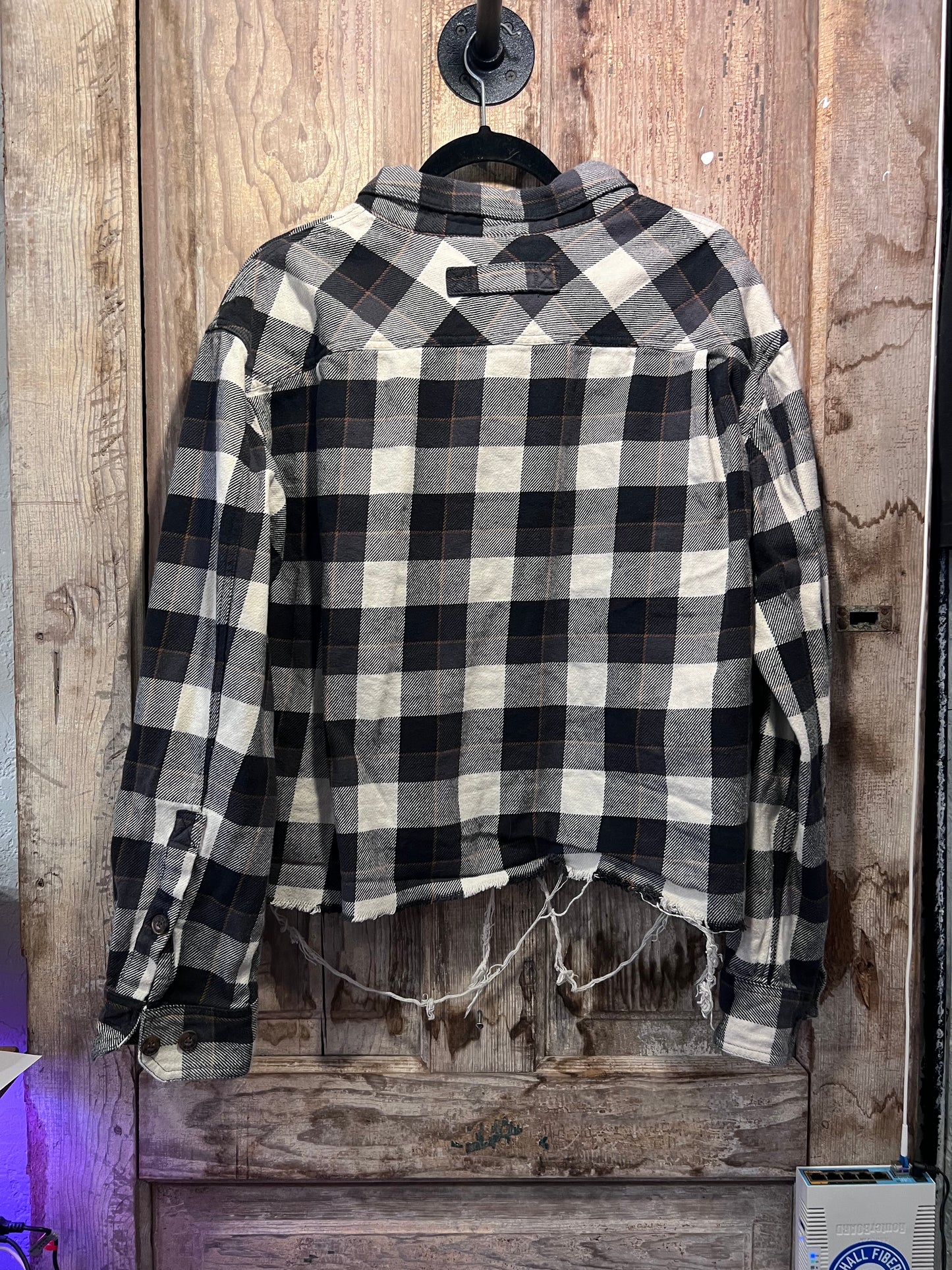 Duluth Trading Co Plaid Crop Button Up Shirt