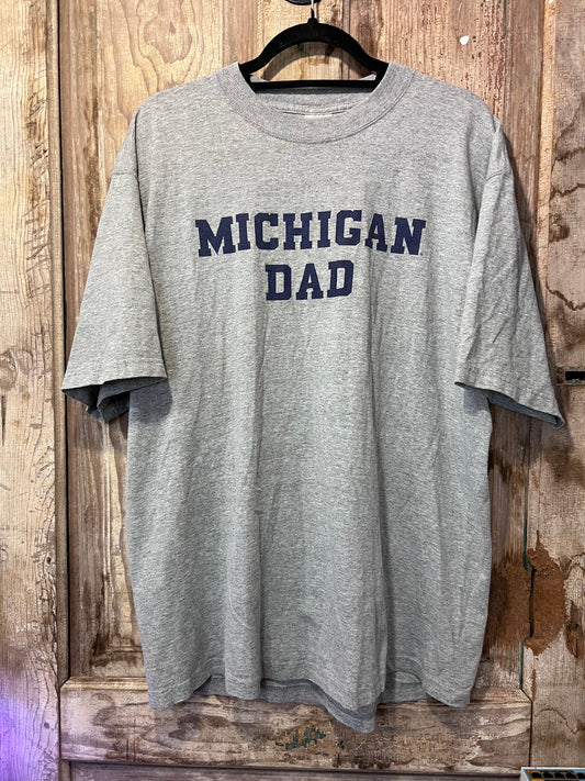 90's/Y2K Grey "Michigan Dad" Graphic T-shirt